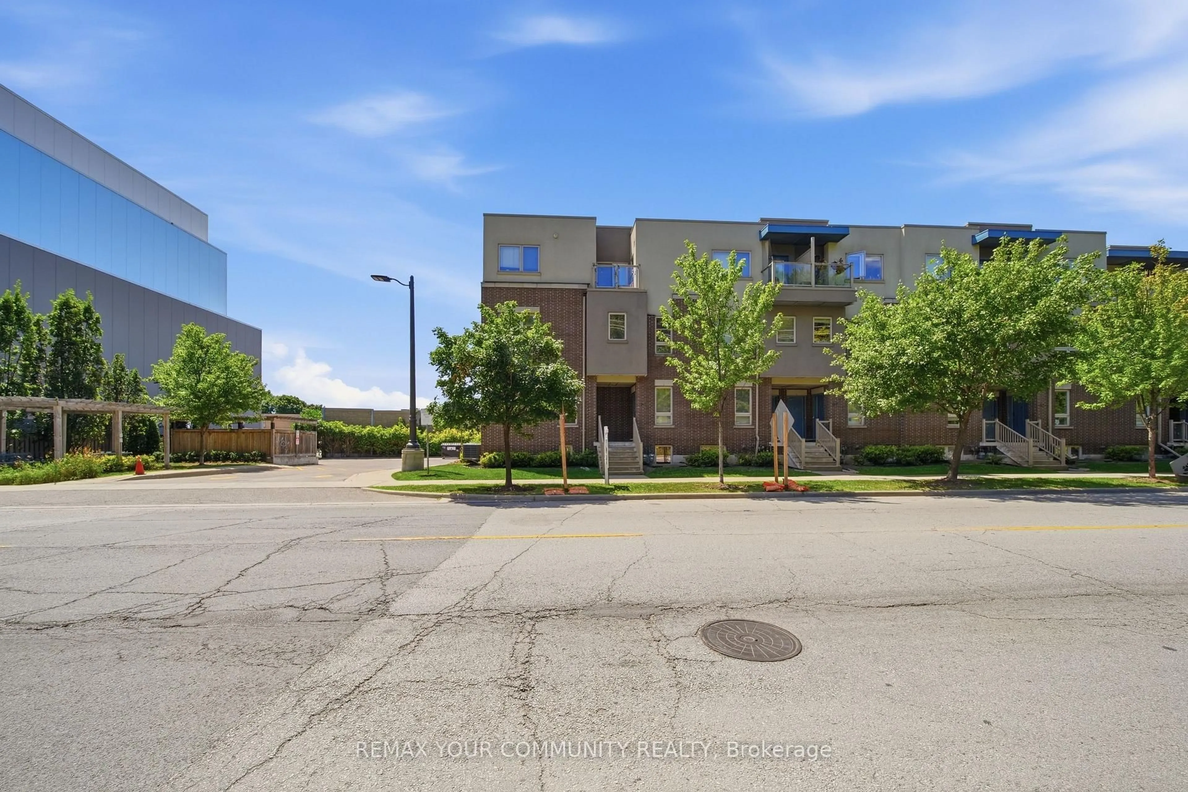 Unknown for 90 Caledonia Park Rd #2, Toronto Ontario M6H 0B1