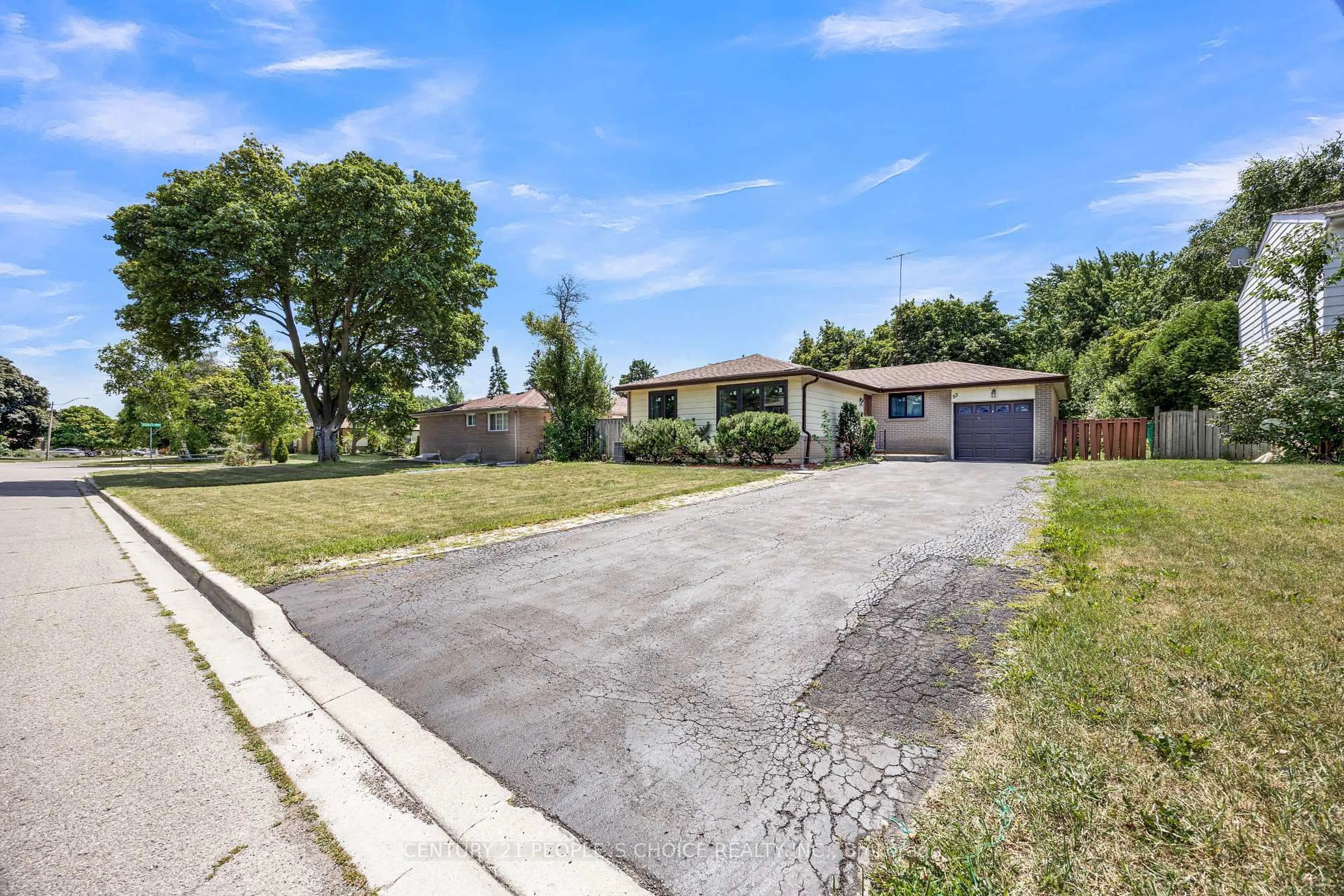 A pic from outside/outdoor area/front of a property/back of a property/a pic from drone, street for 53 Brookland Dr, Brampton Ontario L6T 2M7