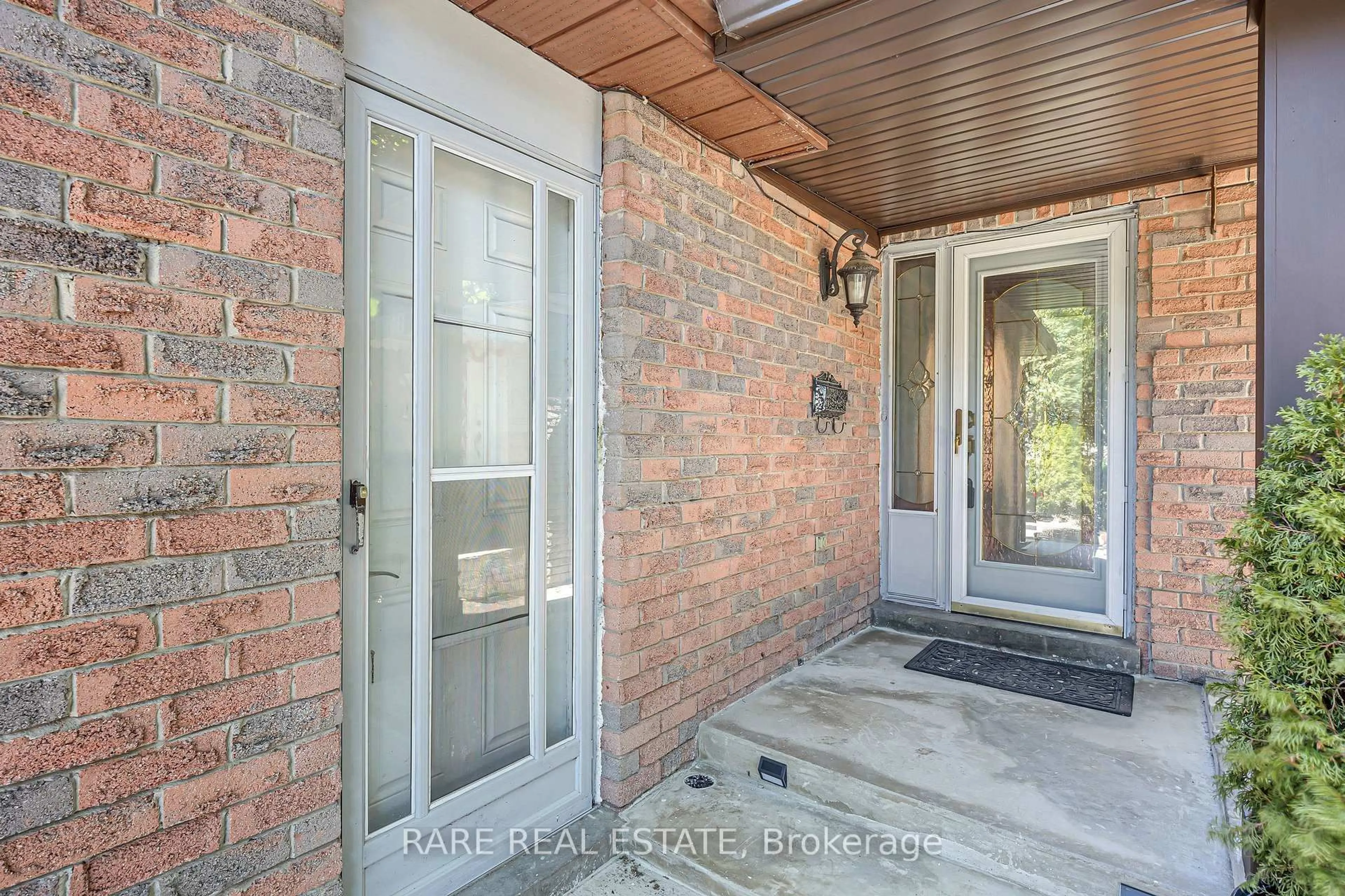 Indoor entryway for 29 Abelard Ave, Brampton Ontario L6Y 2K7