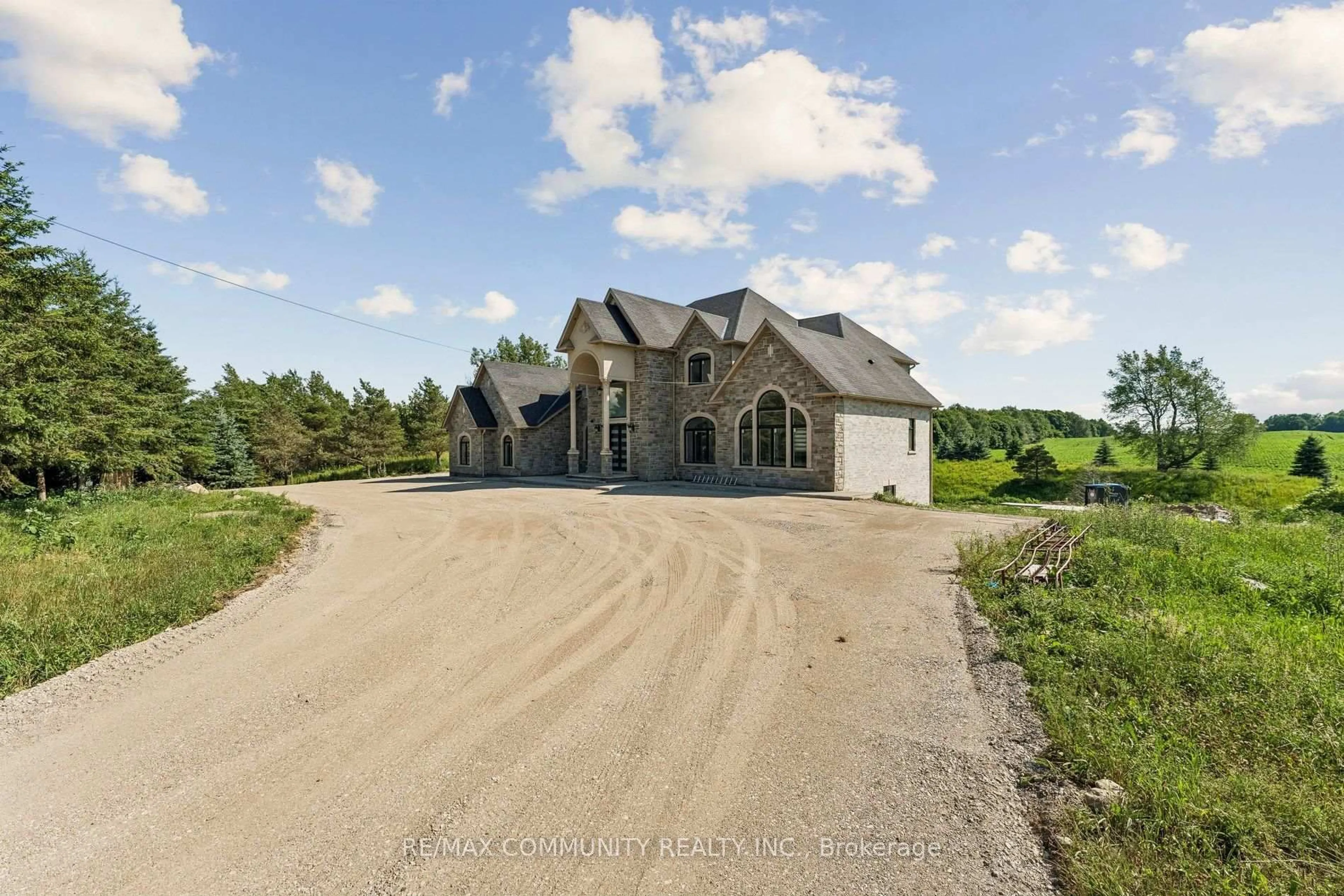 A pic from outside/outdoor area/front of a property/back of a property/a pic from drone, unknown for 18118 Heart Lake Rd, Caledon Ontario L7K 2A4