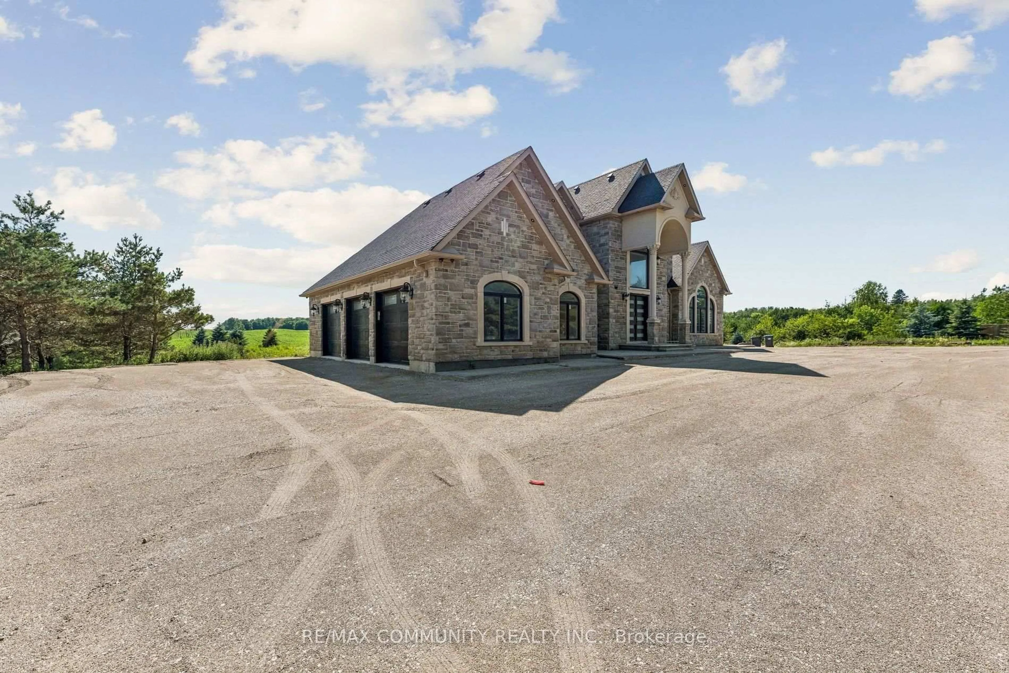 A pic from outside/outdoor area/front of a property/back of a property/a pic from drone, unknown for 18118 Heart Lake Rd, Caledon Ontario L7K 2A4