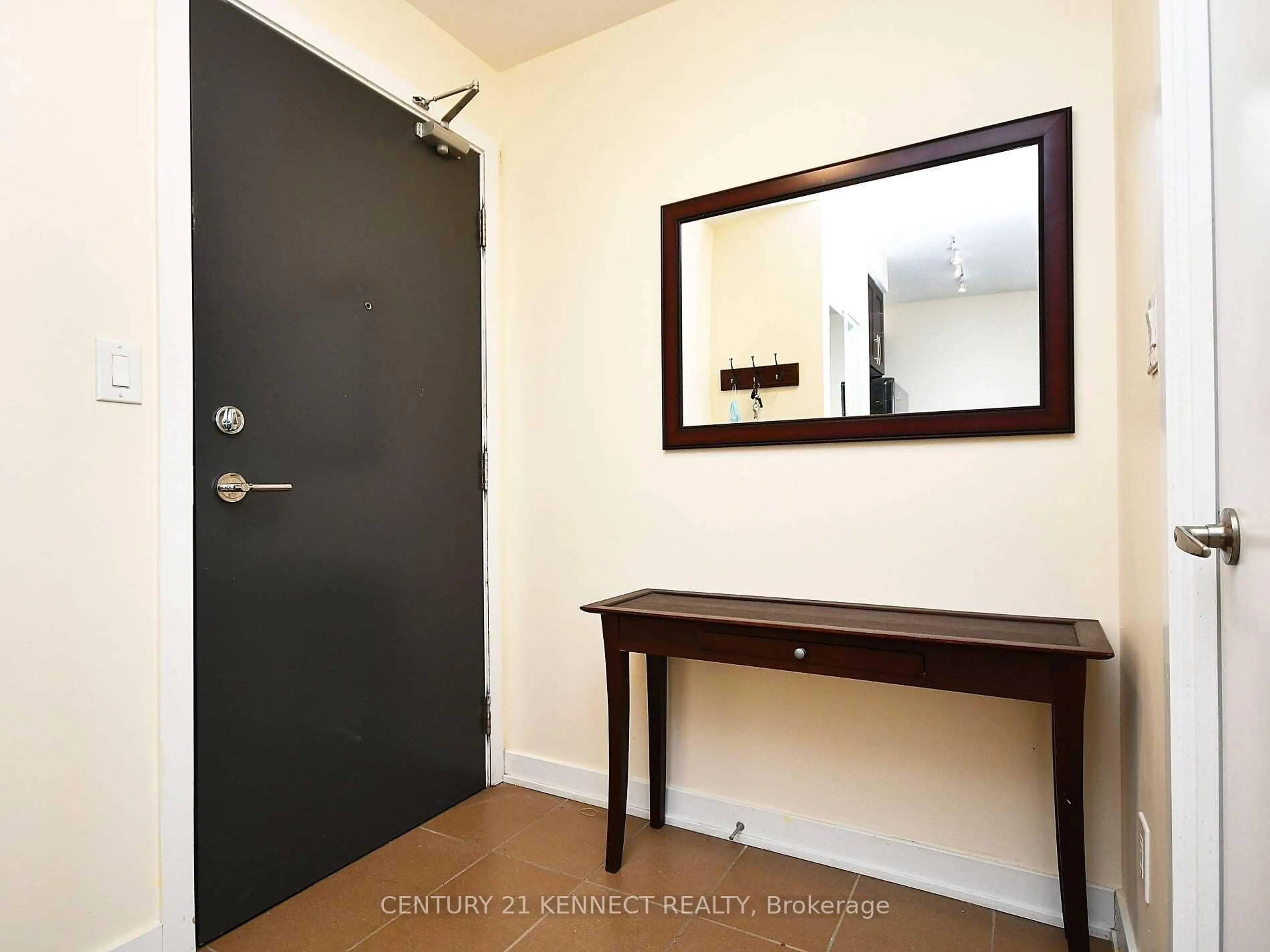 Indoor entryway for 4070 Confederation Pkwy #3910, Mississauga Ontario L5B 0E9