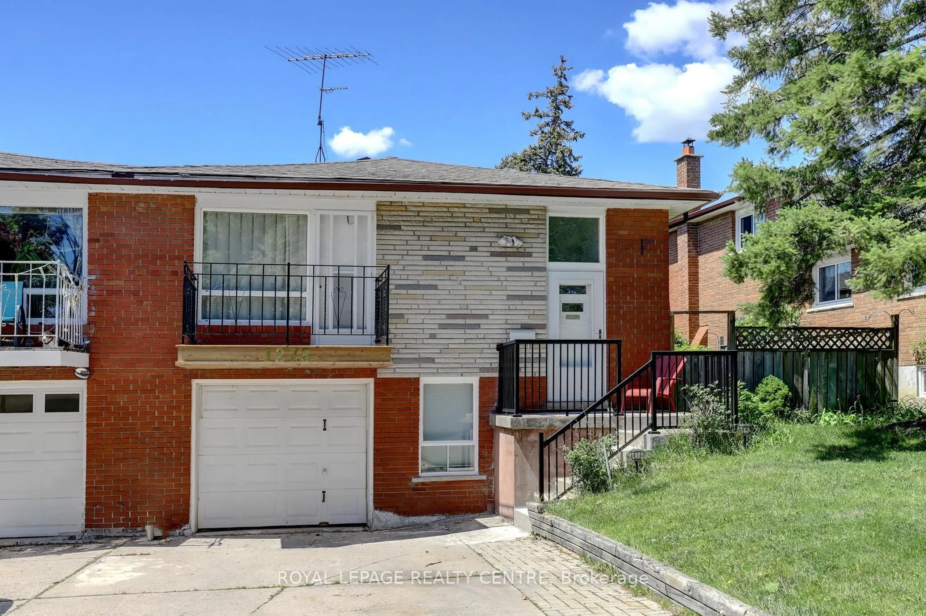 Home with brick exterior material, street for 1278 Shamir Cres, Mississauga Ontario L5C 1L1