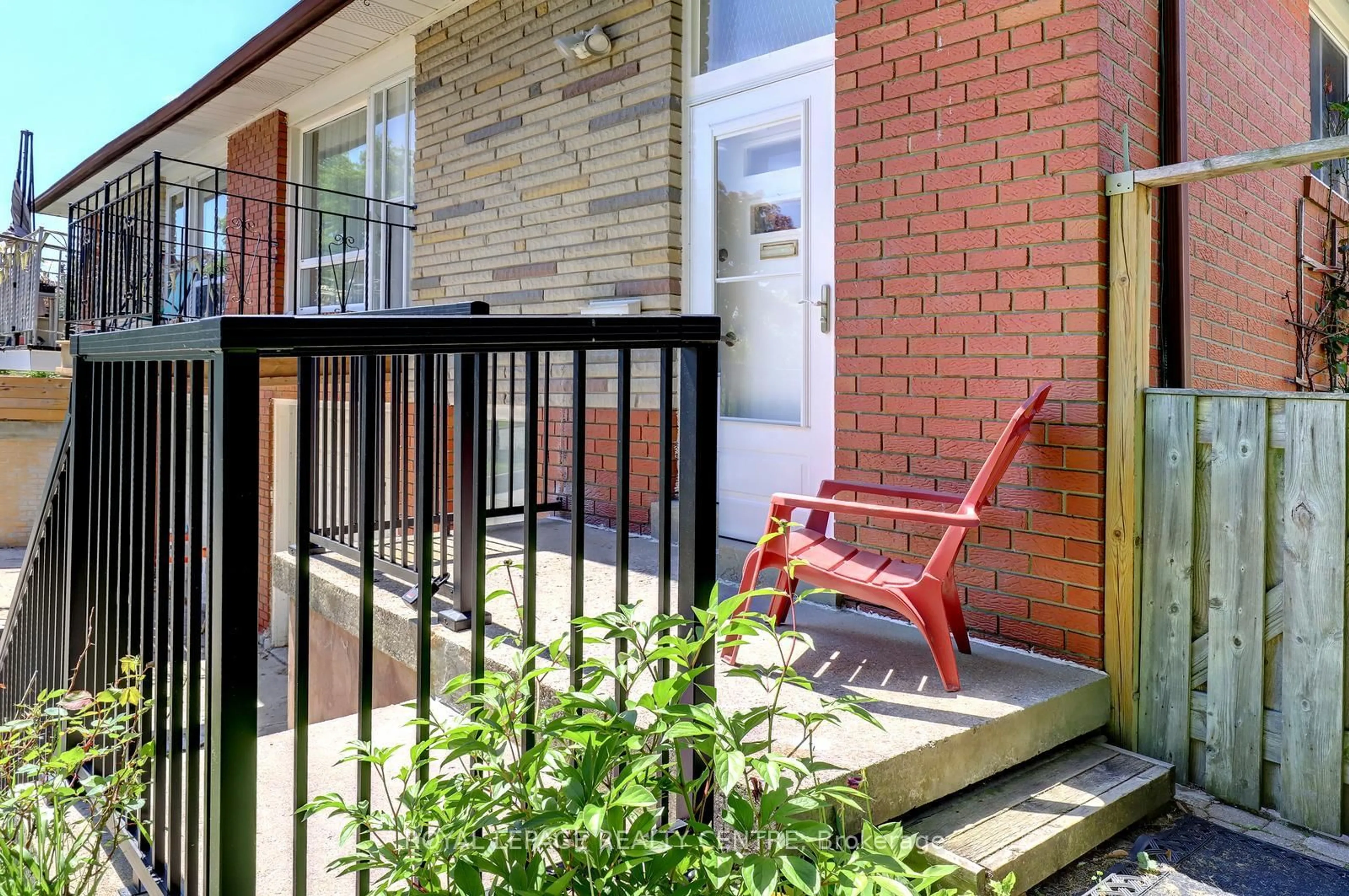 Balcony in the apartment, street for 1278 Shamir Cres, Mississauga Ontario L5C 1L1
