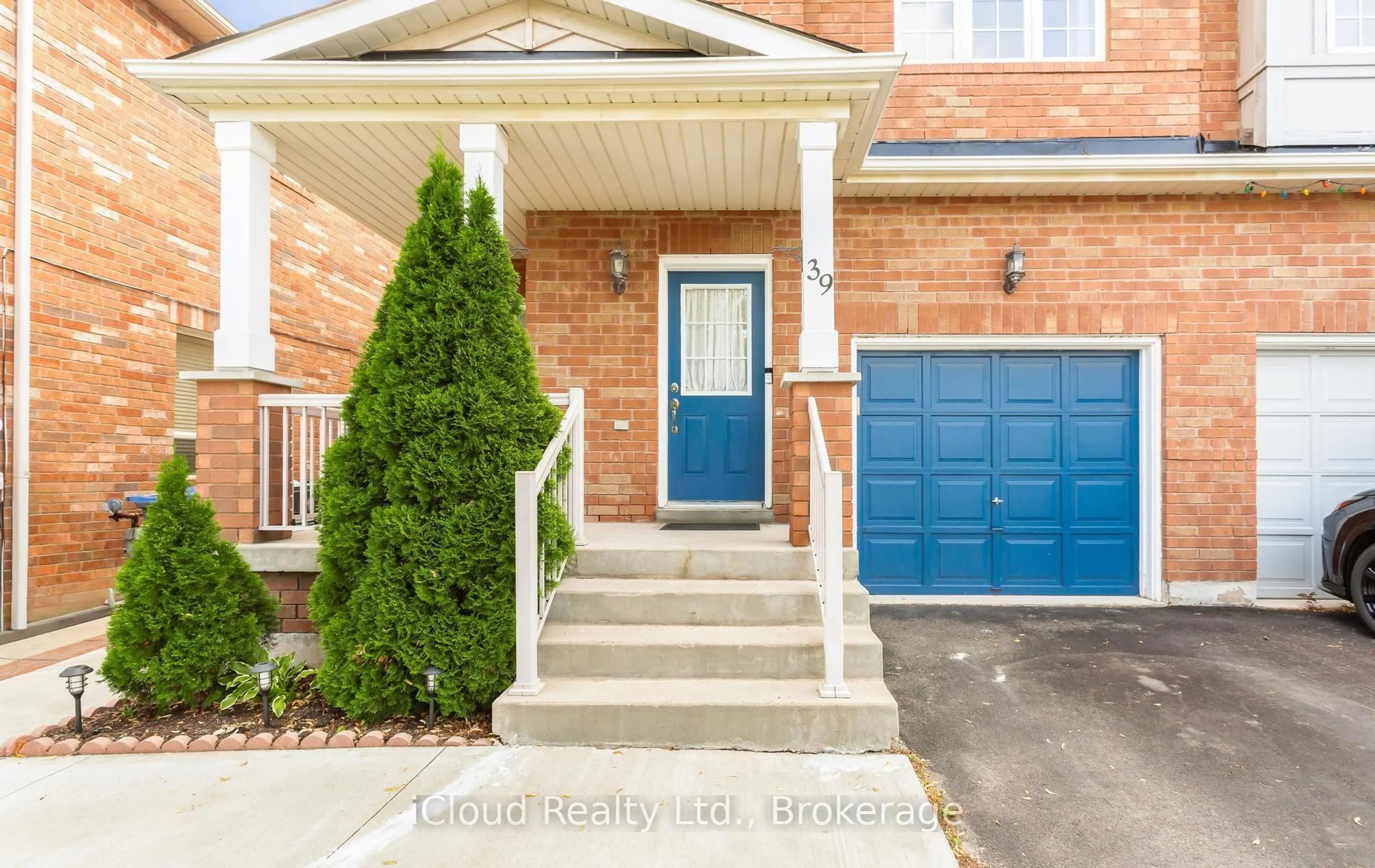 Indoor entryway for 39 Flurry Circ, Brampton Ontario L6X 0S7