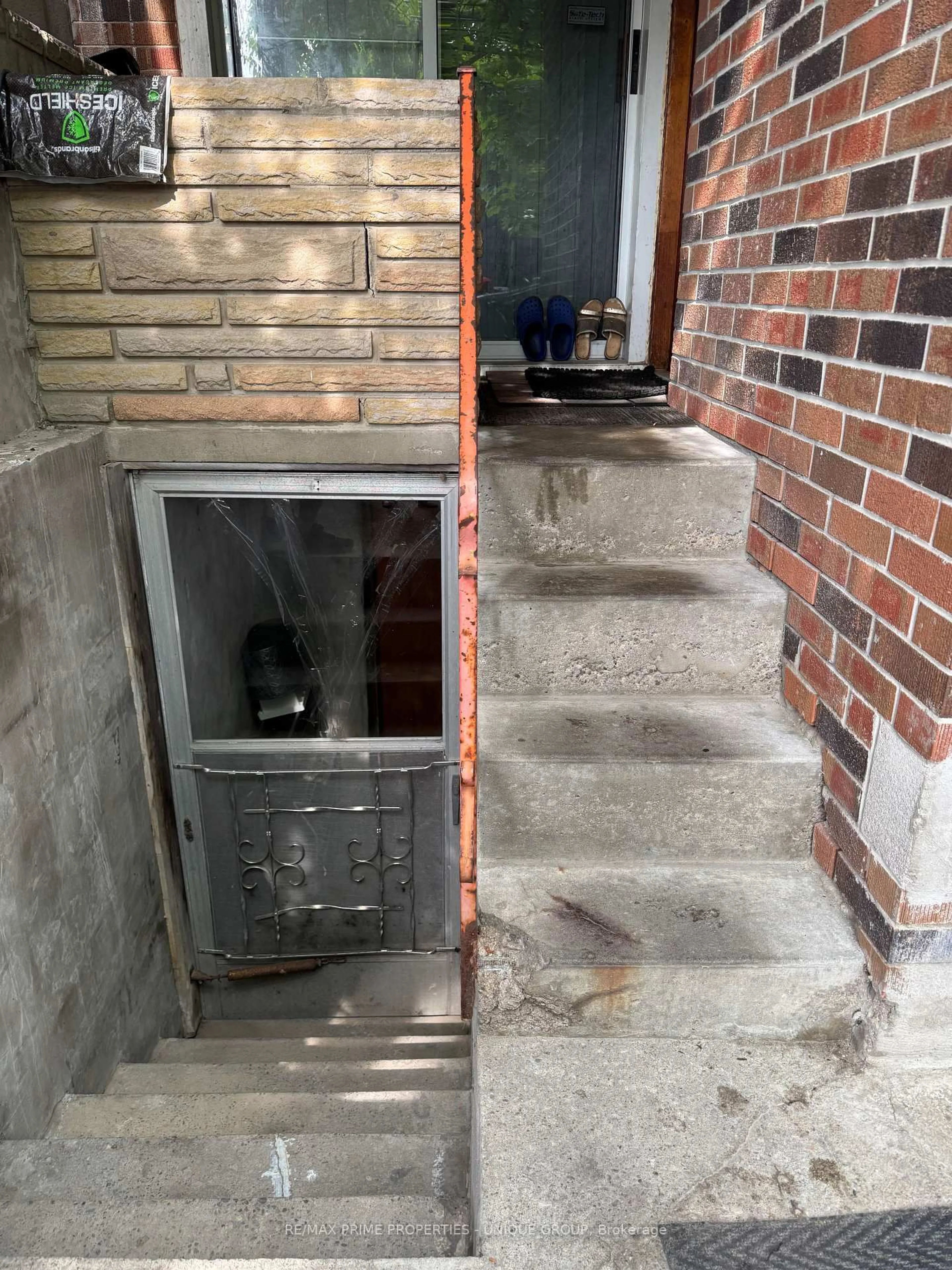 Stairs for 2330 Dufferin St, Toronto Ontario M6E 3S4