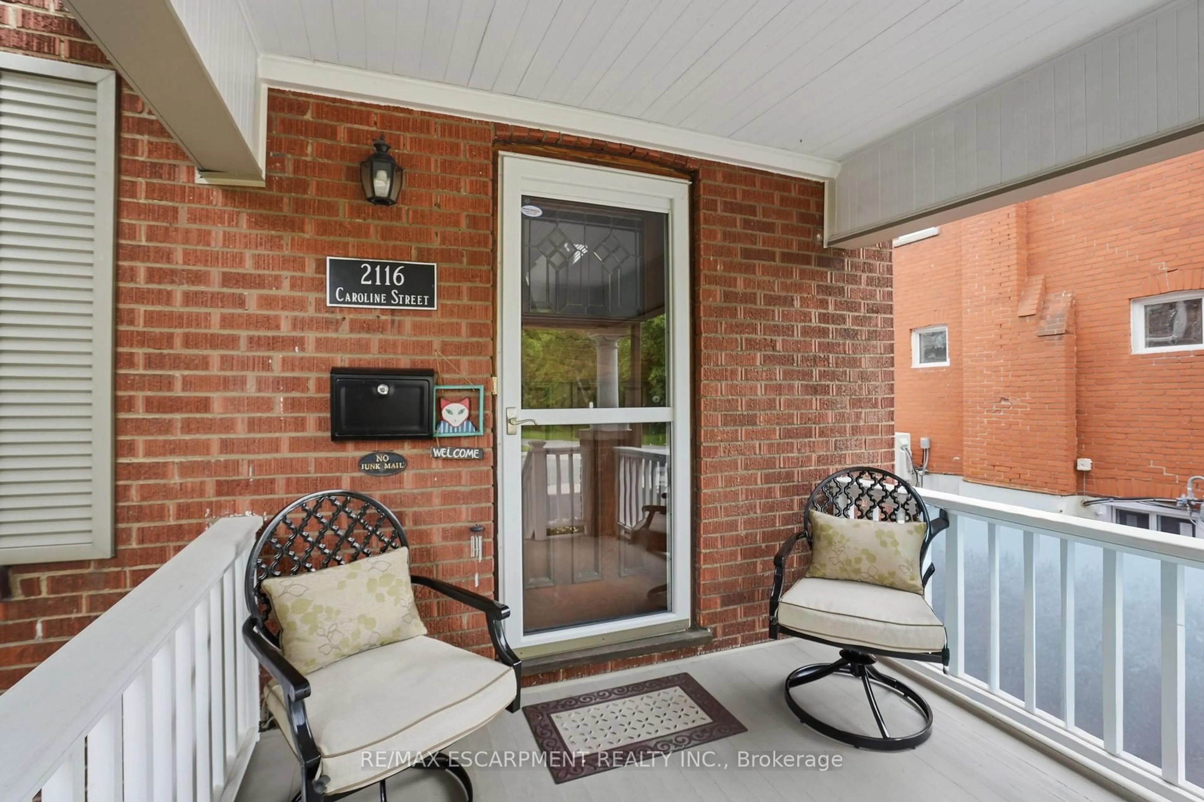 Unknown for 2116 Caroline St, Burlington Ontario L7R 1L8