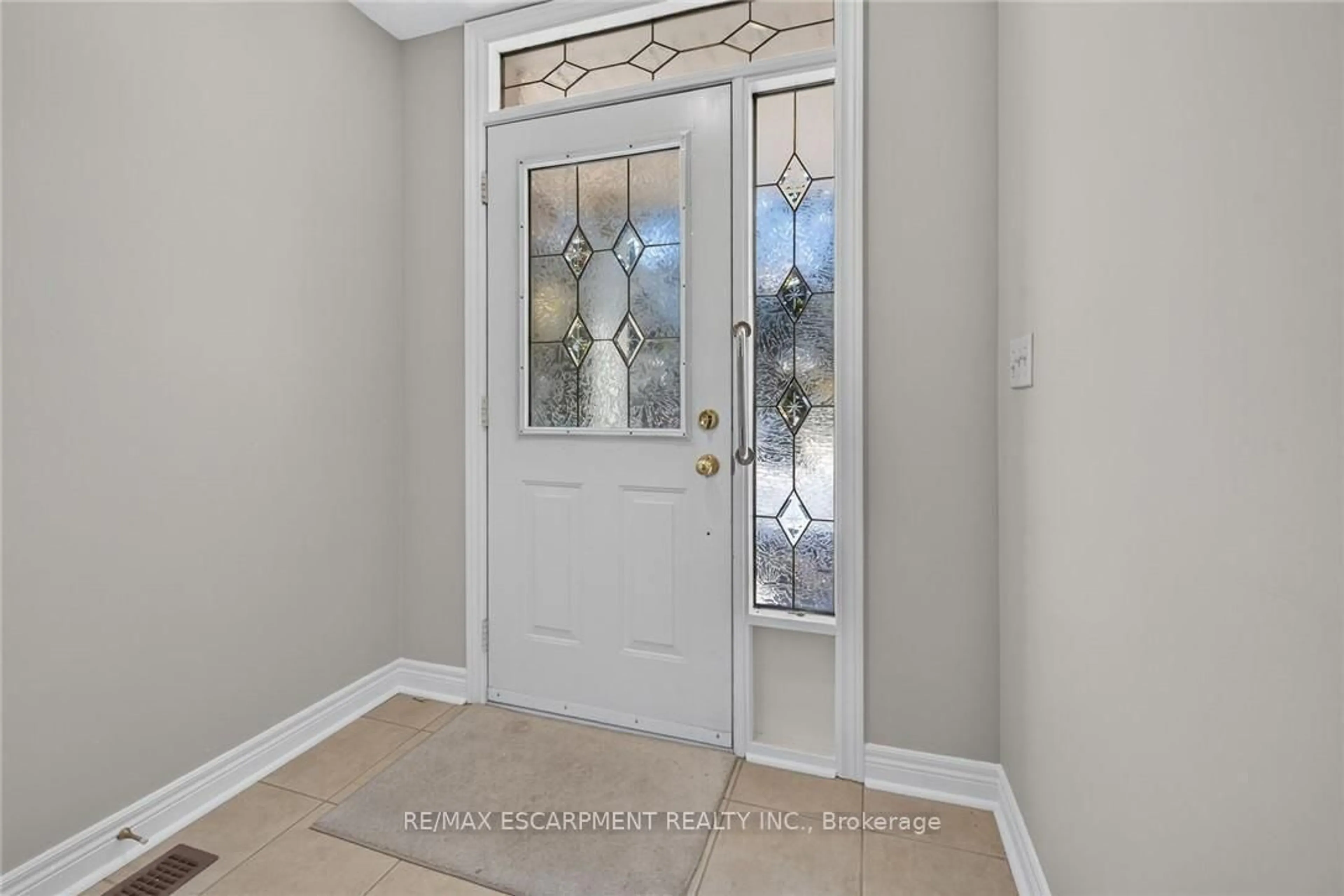 Indoor entryway for 710 Spring Gardens Rd #99, Burlington Ontario L7T 4K7