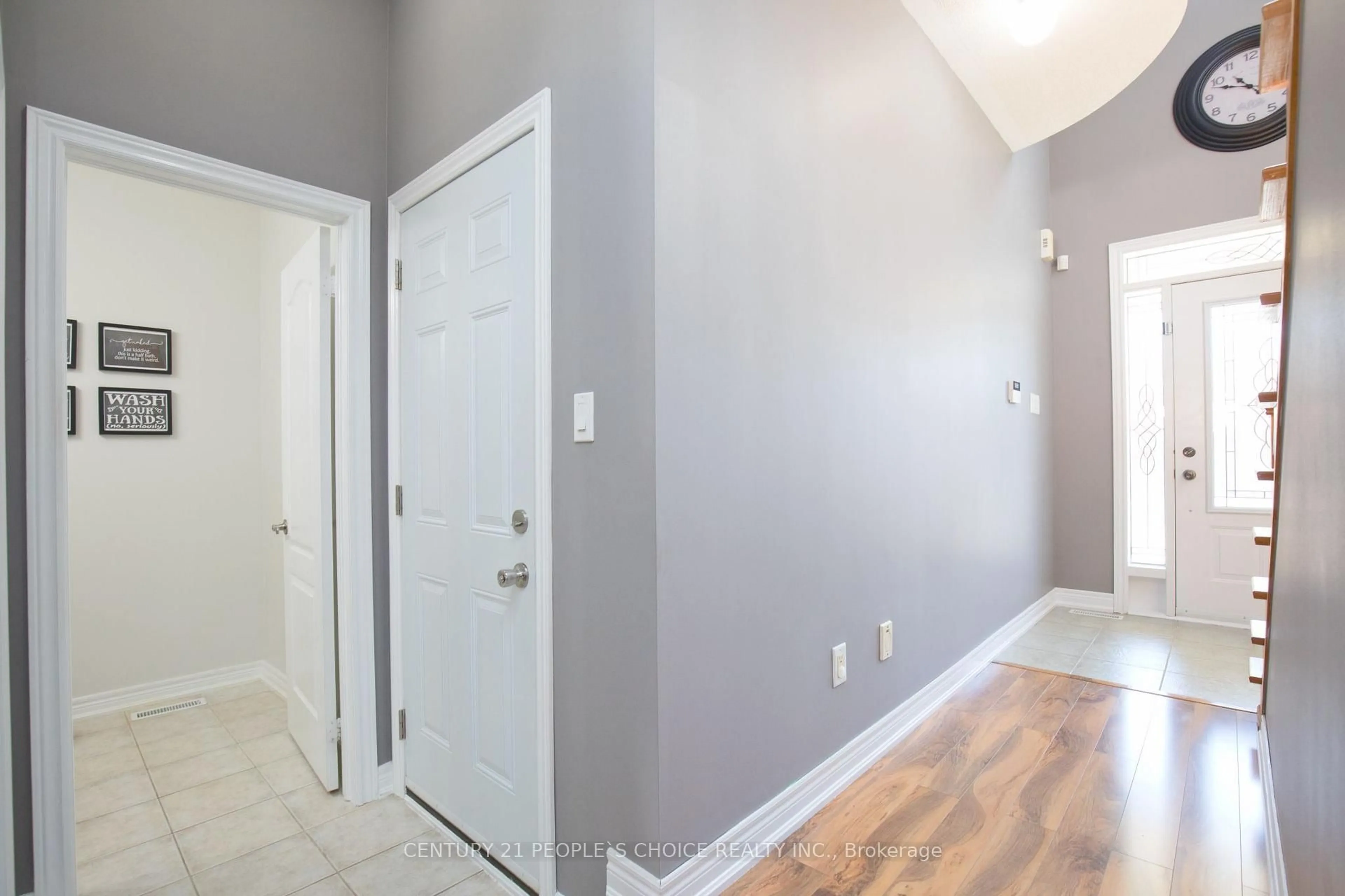 Indoor entryway for 8 Calm Waters Cres, Brampton Ontario L6V 4R9