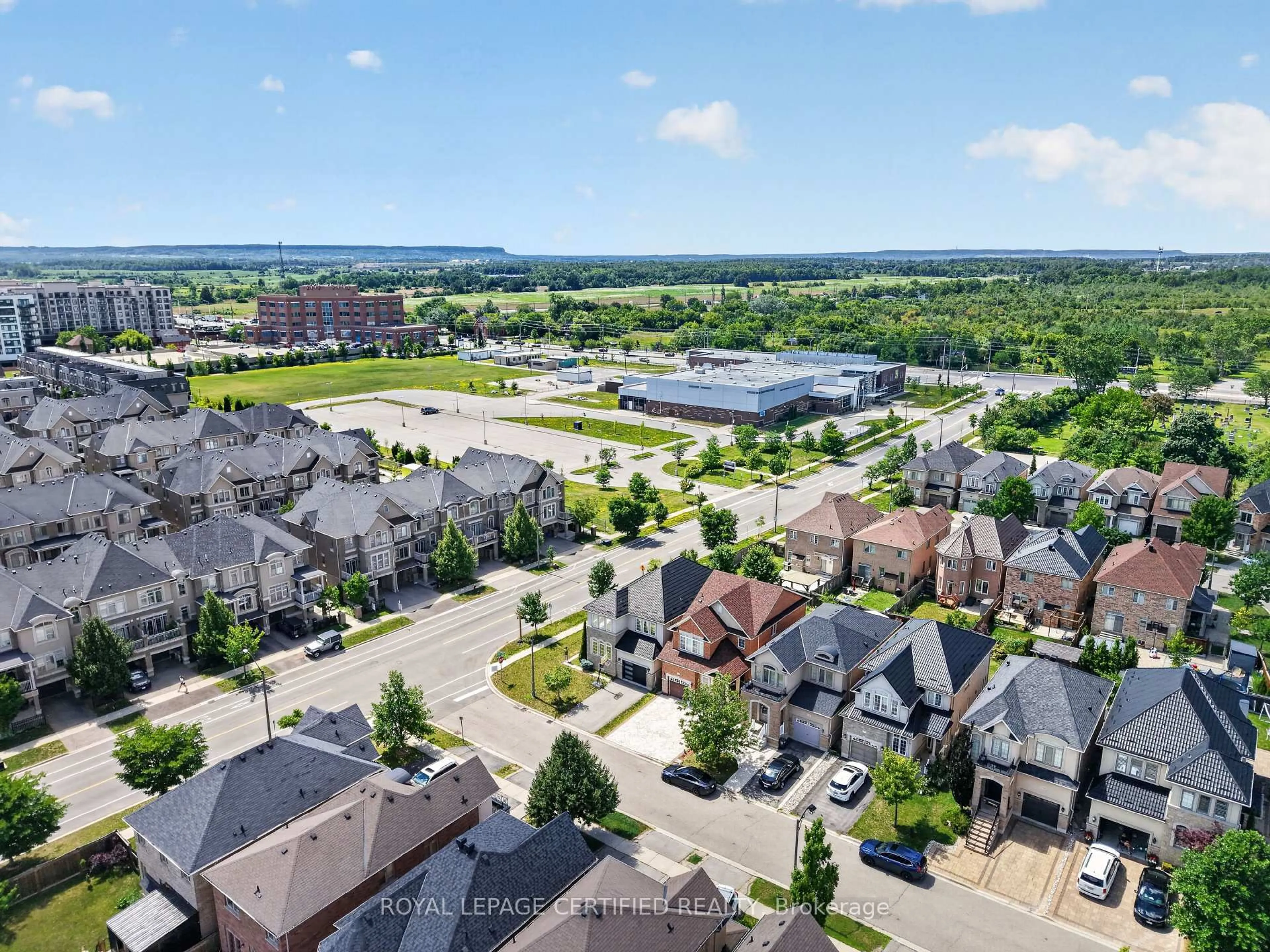 A pic from outside/outdoor area/front of a property/back of a property/a pic from drone, water/lake/river/ocean view for 2561 Grand Oak Tr, Oakville Ontario L6M 0R4