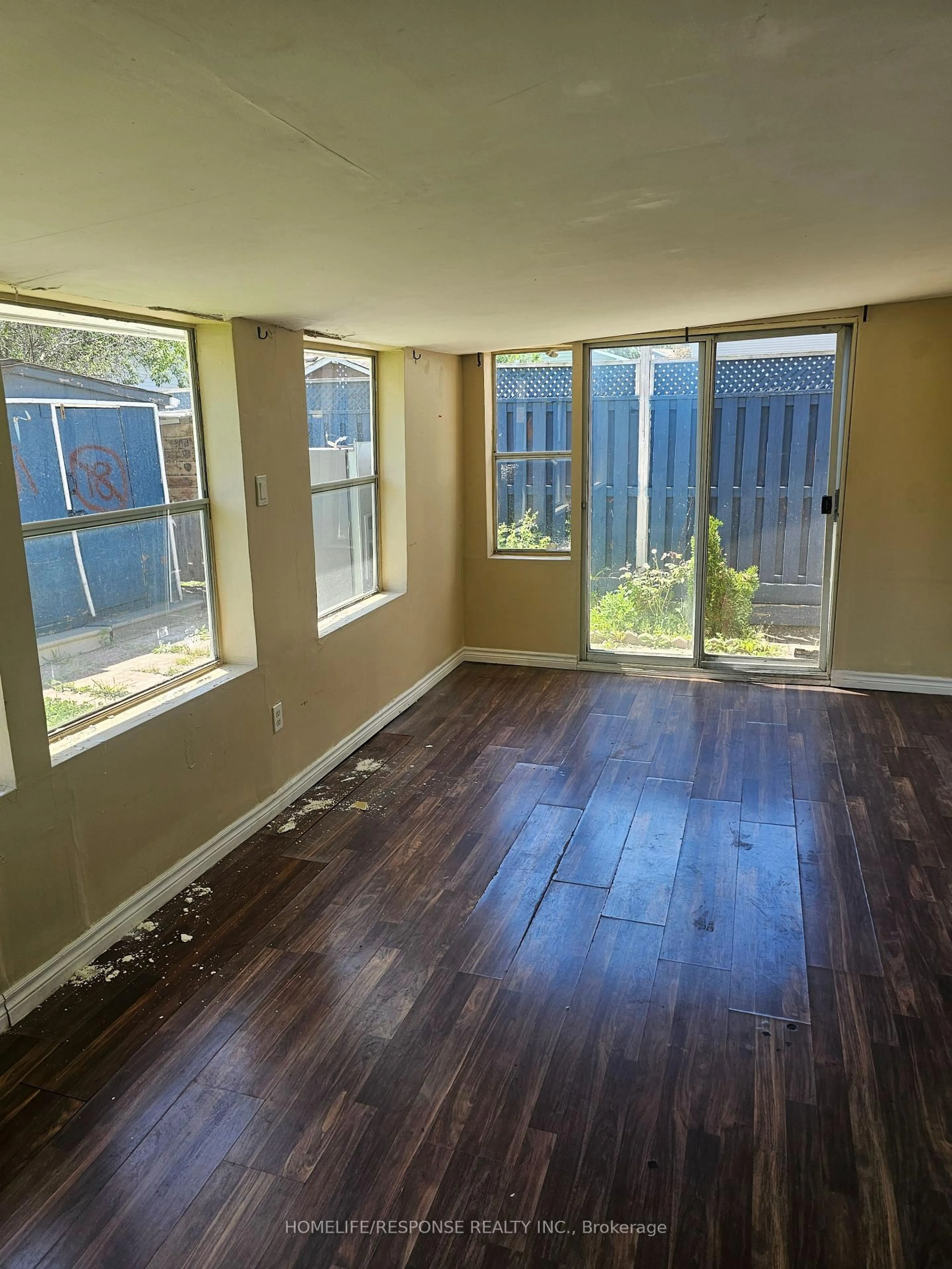 A pic of a room for 6 GOLD FINCH Crt, Brampton Ontario L6S 2K7