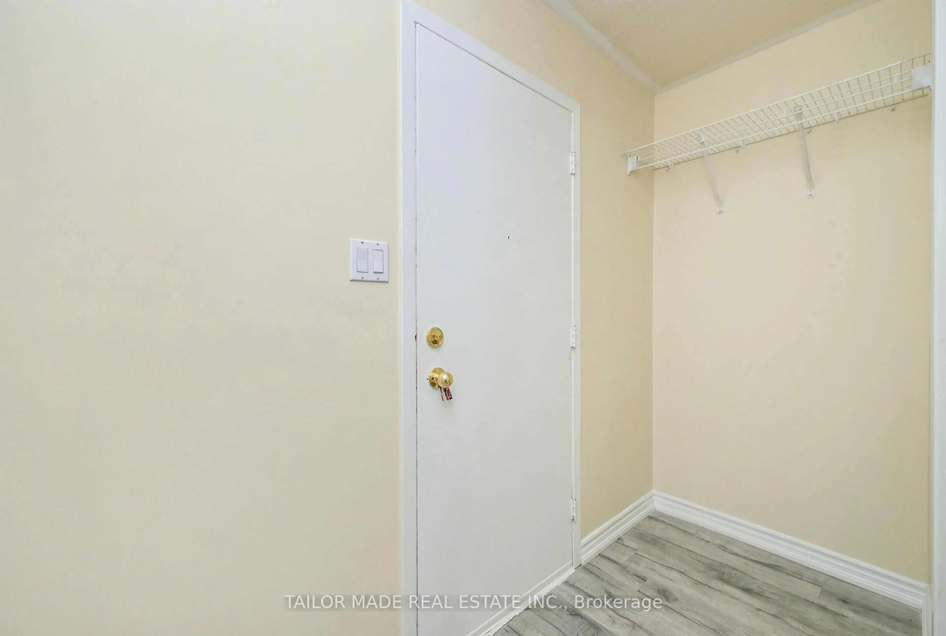 Indoor entryway for 79 Guildford Cres #79, Brampton Ontario L6S 3K2