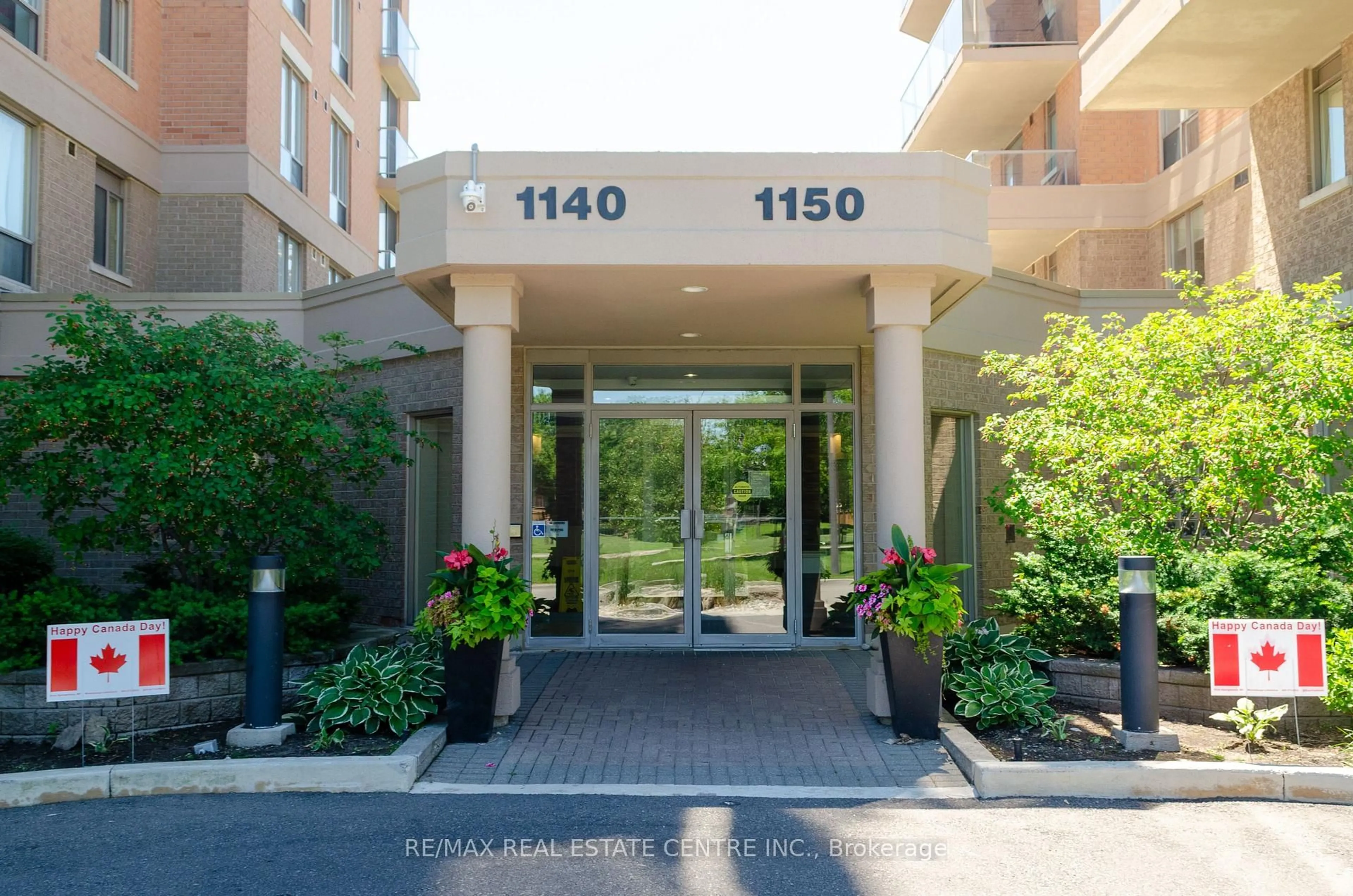 Indoor foyer for 1140 parkwest Pl #302, Mississauga Ontario L5E 3K9