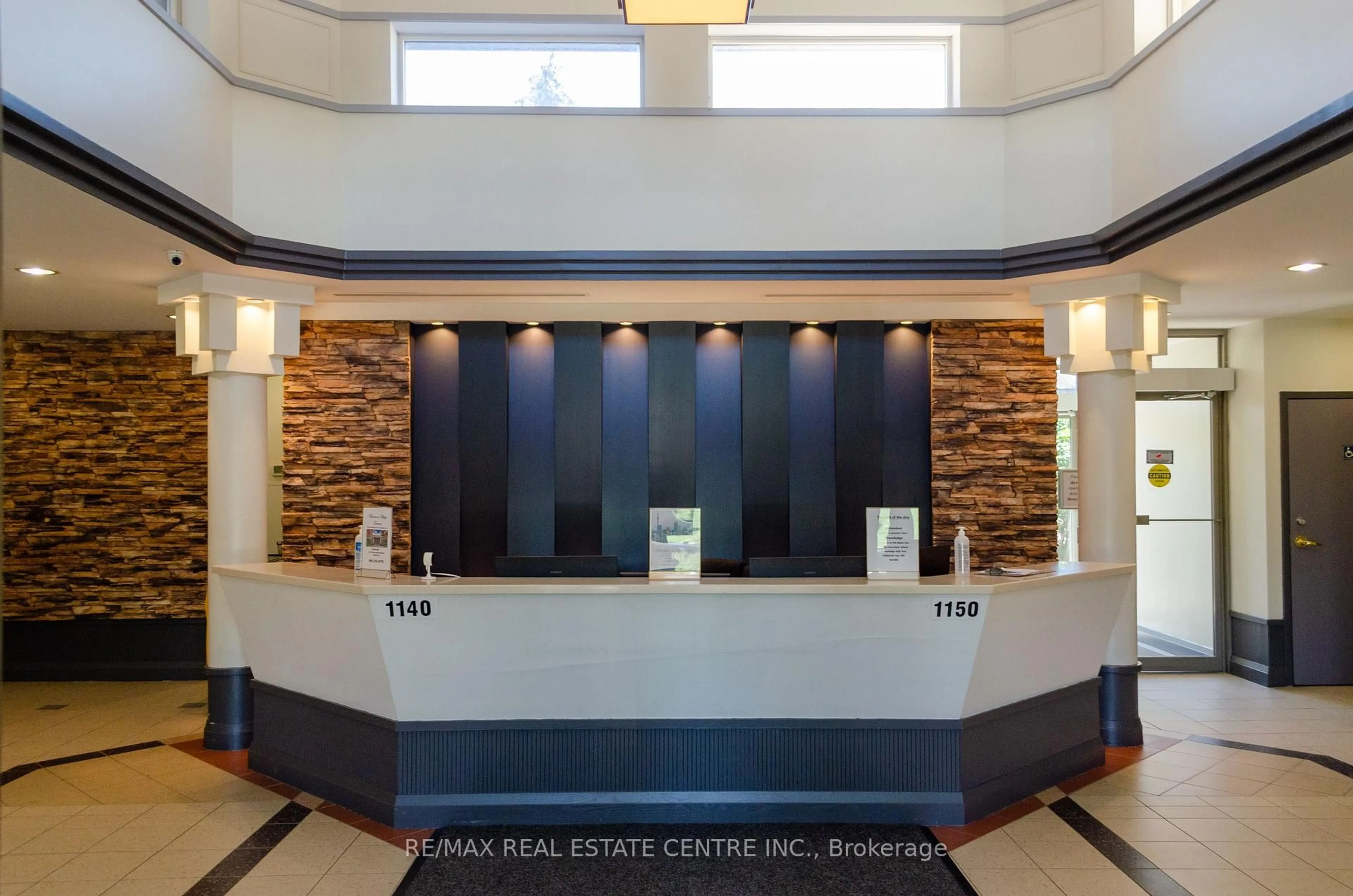 Indoor foyer for 1140 parkwest Pl #302, Mississauga Ontario L5E 3K9