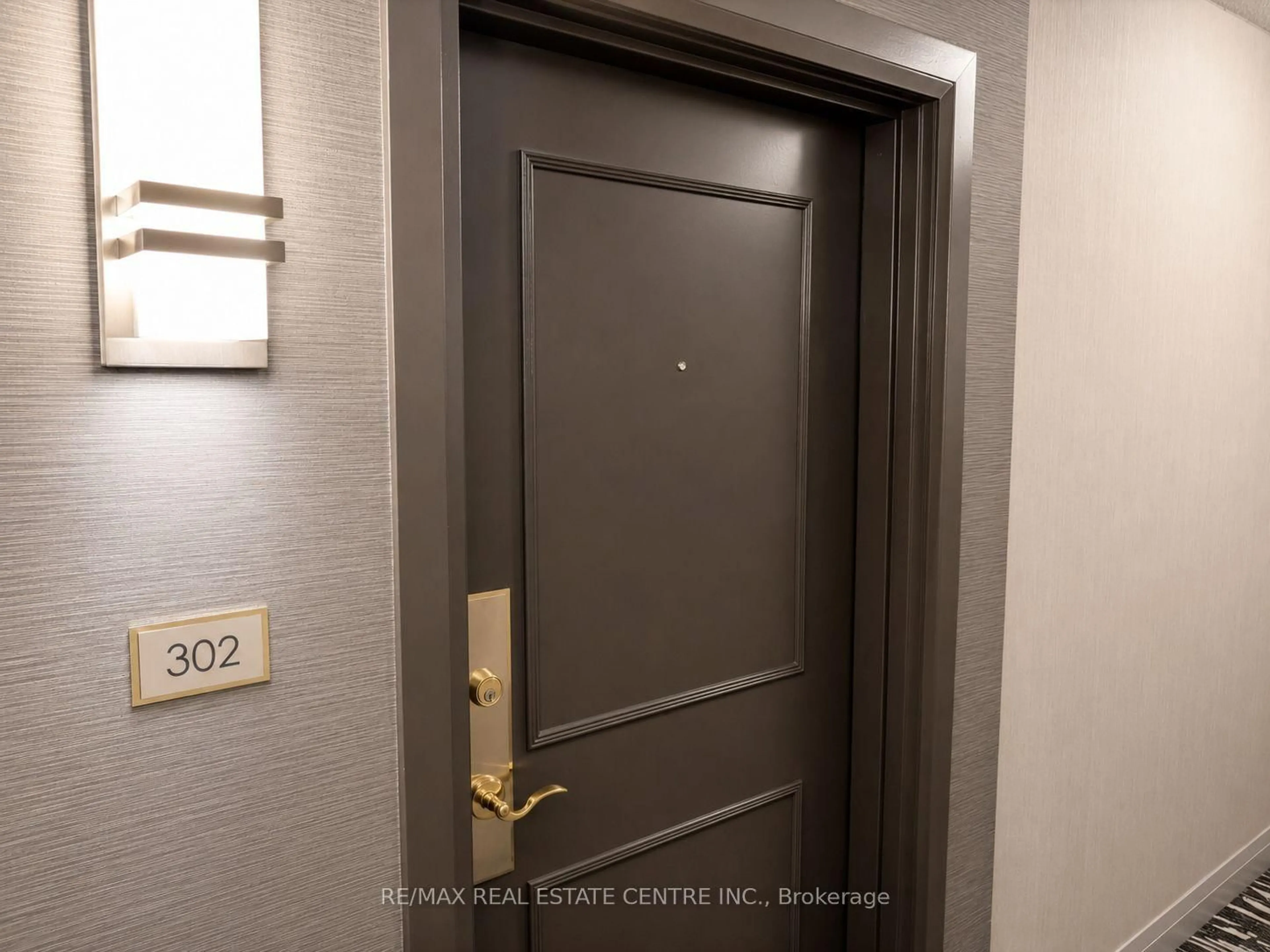 Unknown for 1140 parkwest Pl #302, Mississauga Ontario L5E 3K9