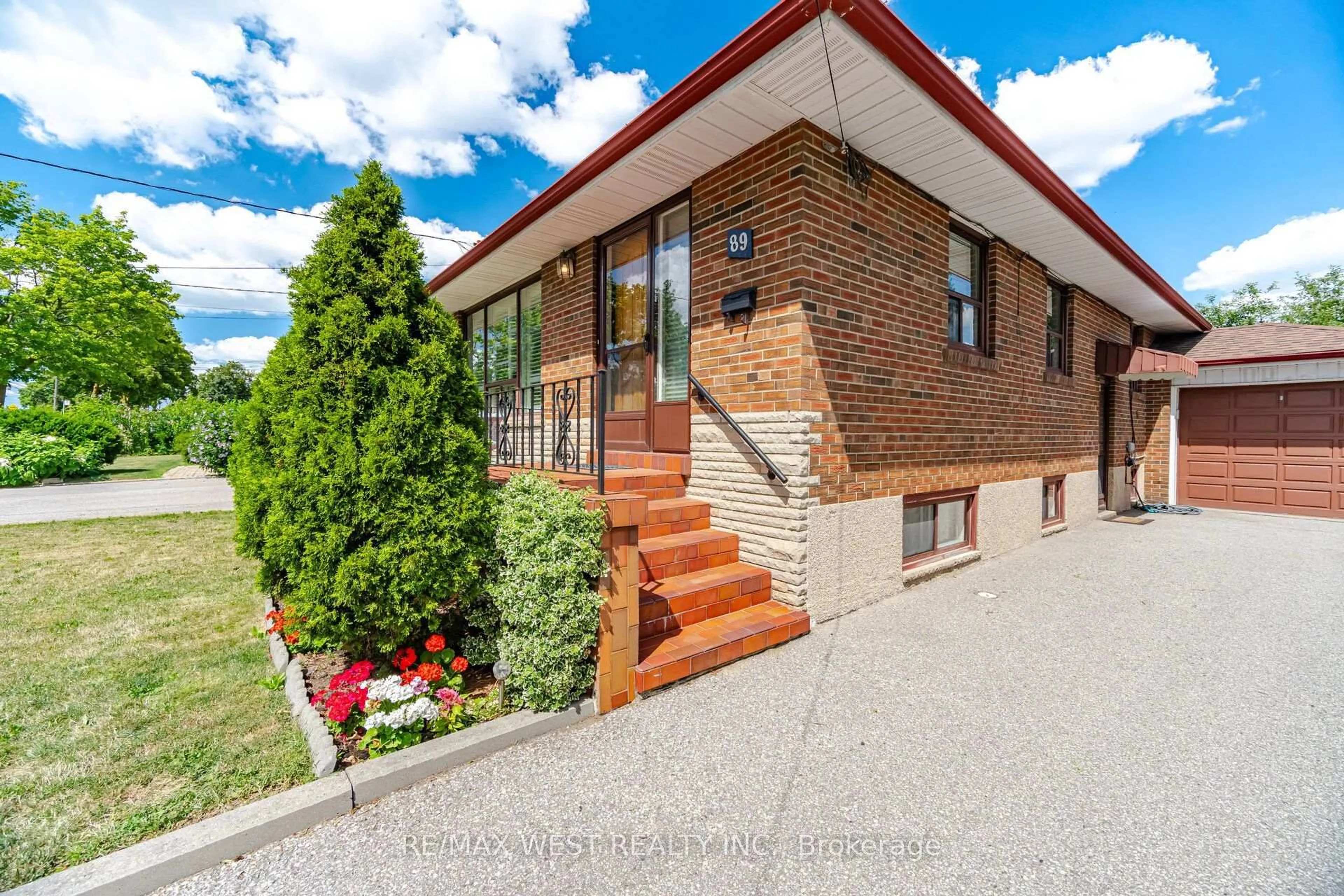 Home with brick exterior material, building for 89 Wendell Ave, Toronto Ontario M9N 3K8