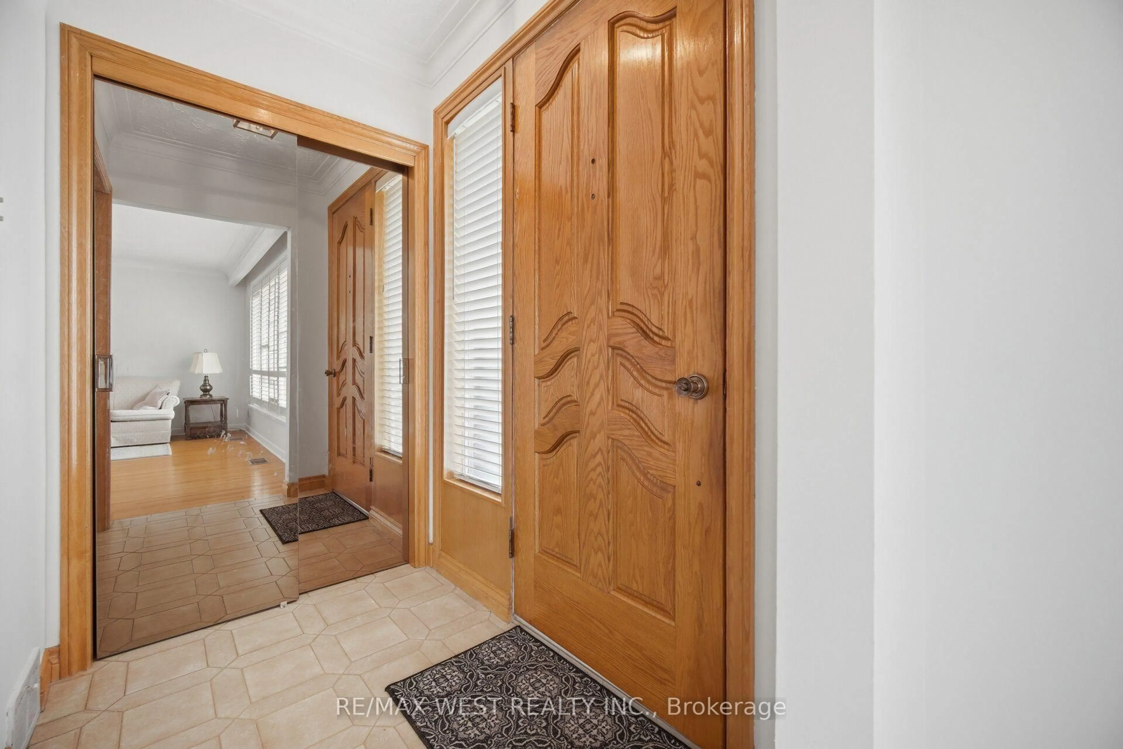 Indoor entryway for 89 Wendell Ave, Toronto Ontario M9N 3K8