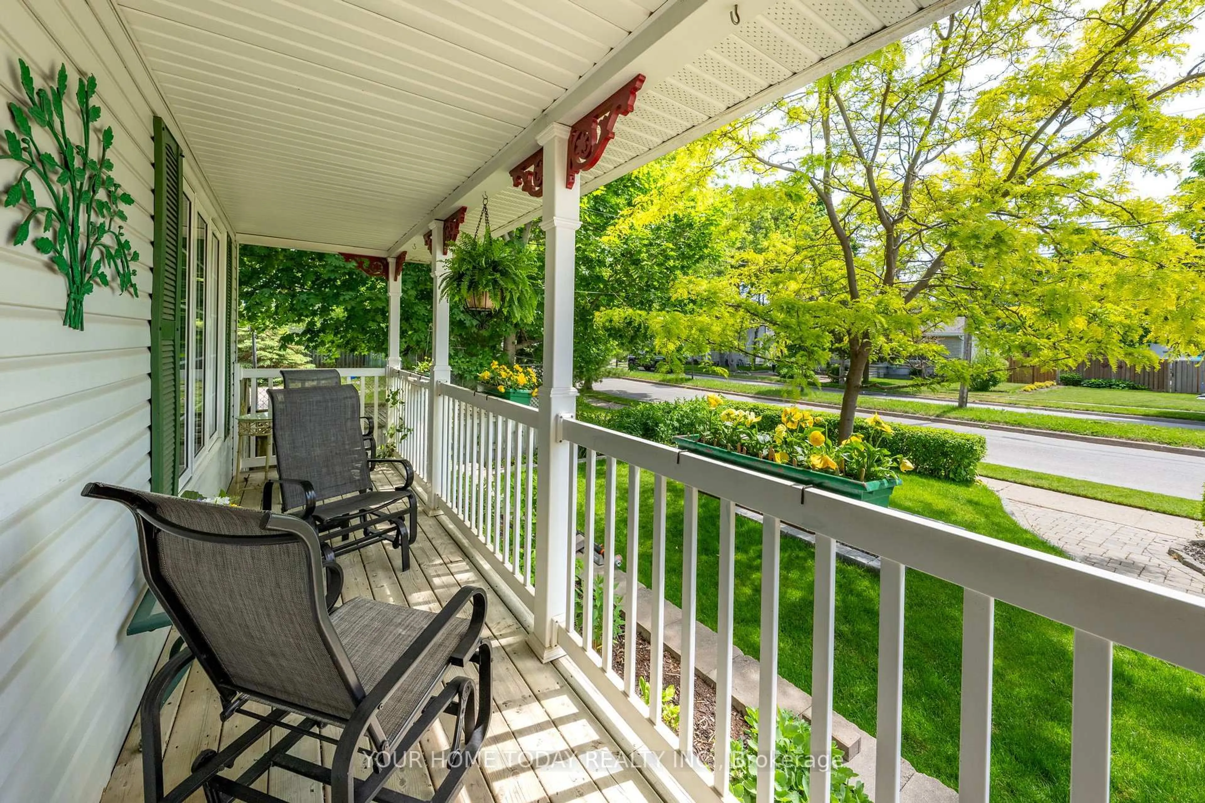 Patio, water/lake/river/ocean view for 16 Normandy Blvd, Halton Hills Ontario L7G 1W1