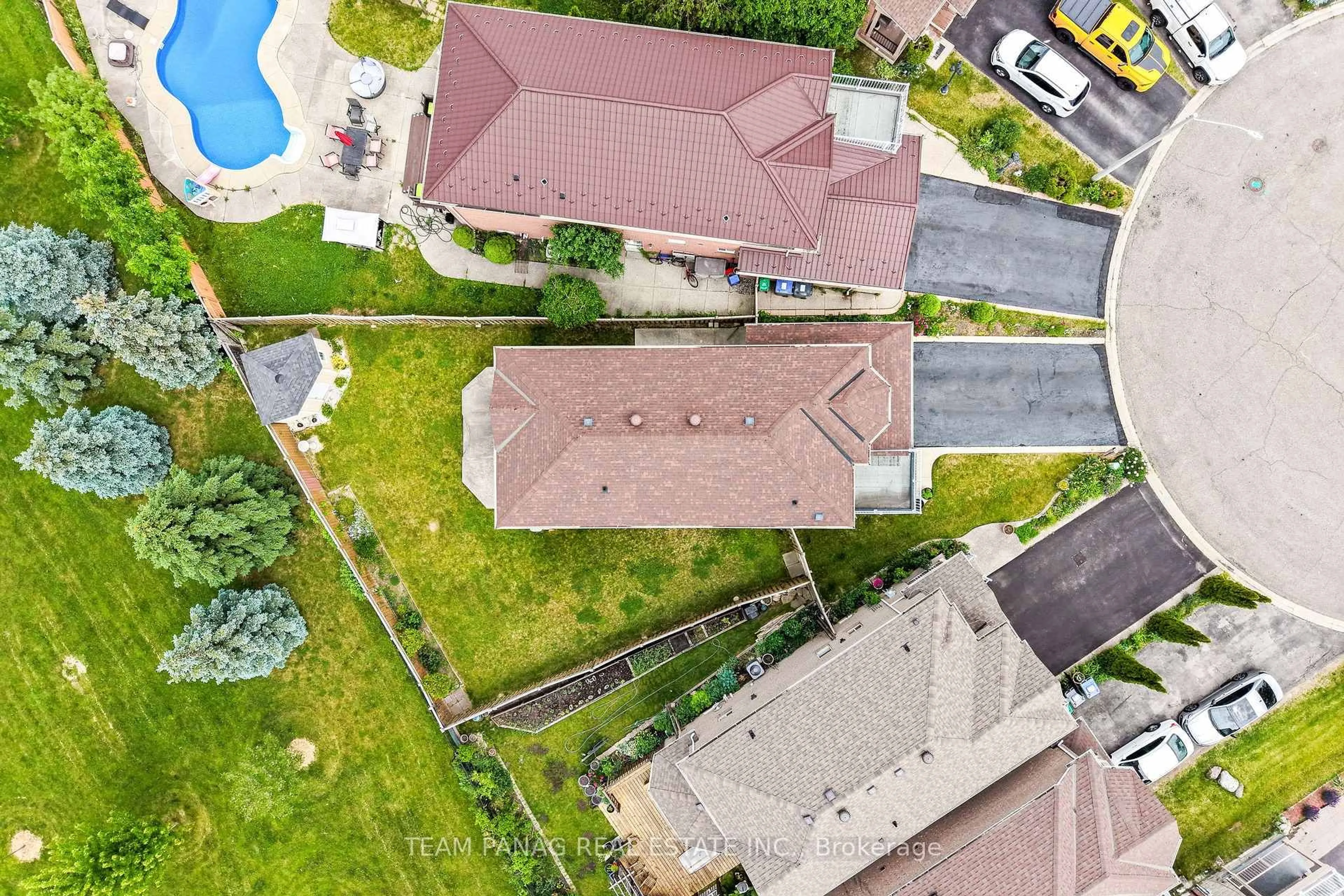 A pic from outside/outdoor area/front of a property/back of a property/a pic from drone, city buildings view from balcony for 12 Stirrup Crt, Brampton Ontario L6X 4Y1