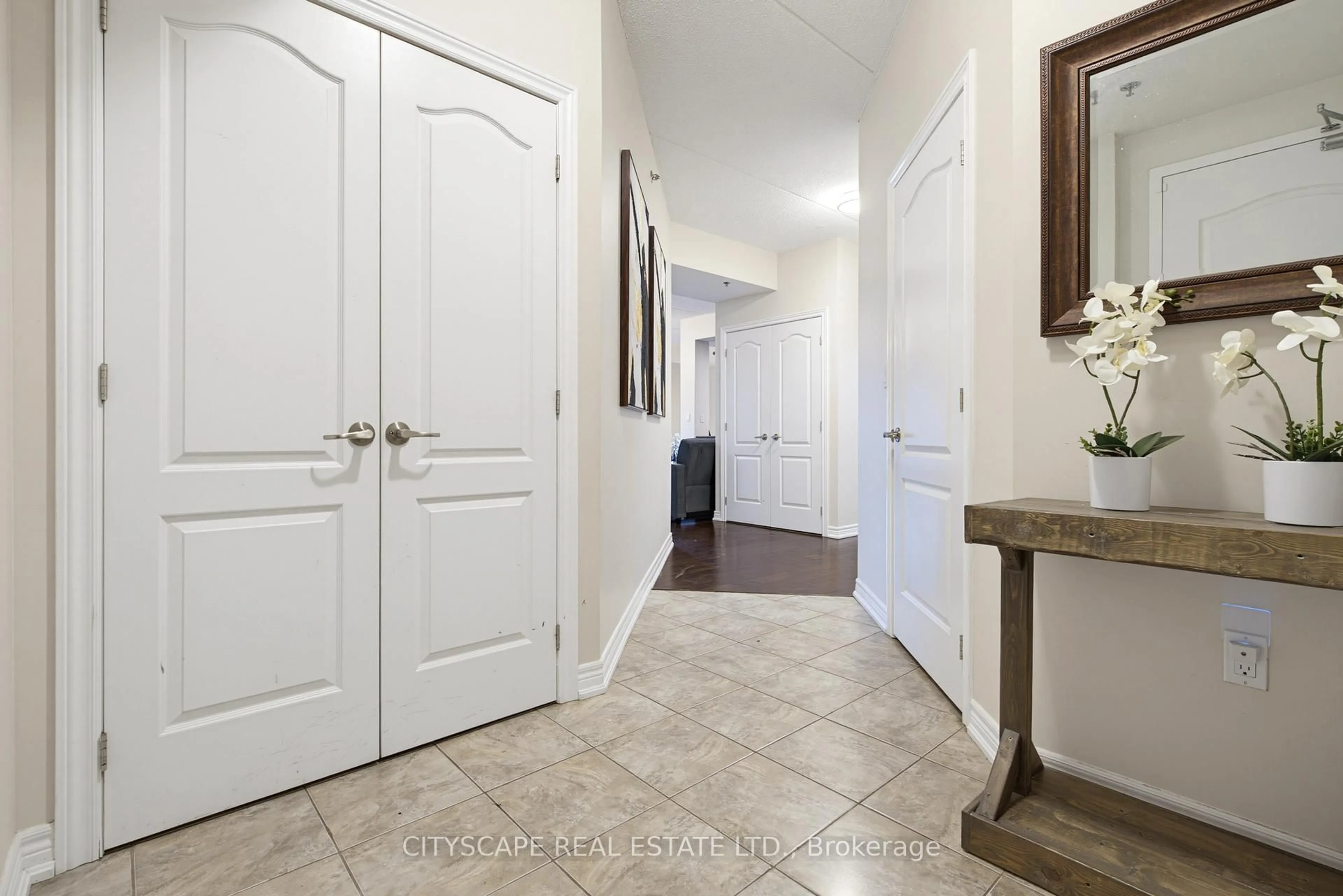 Indoor entryway for 1419 Costigan Rd #103, Milton Ontario L9T 2L4