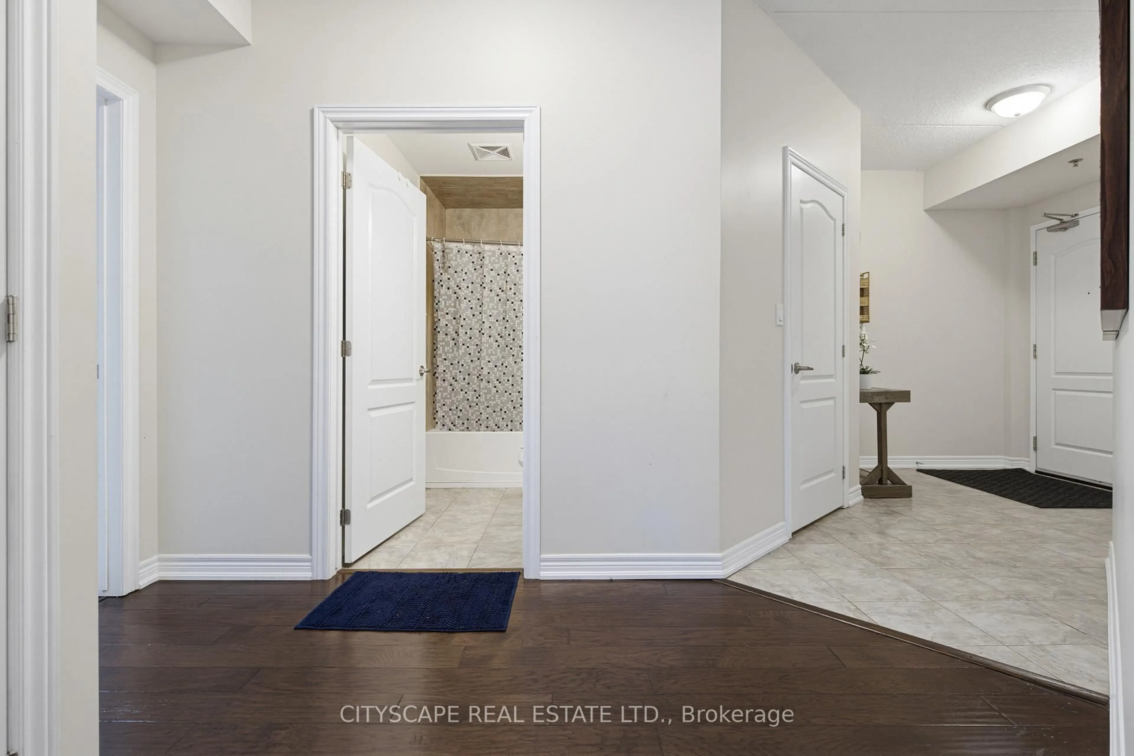 Indoor entryway for 1419 Costigan Rd #103, Milton Ontario L9T 2L4