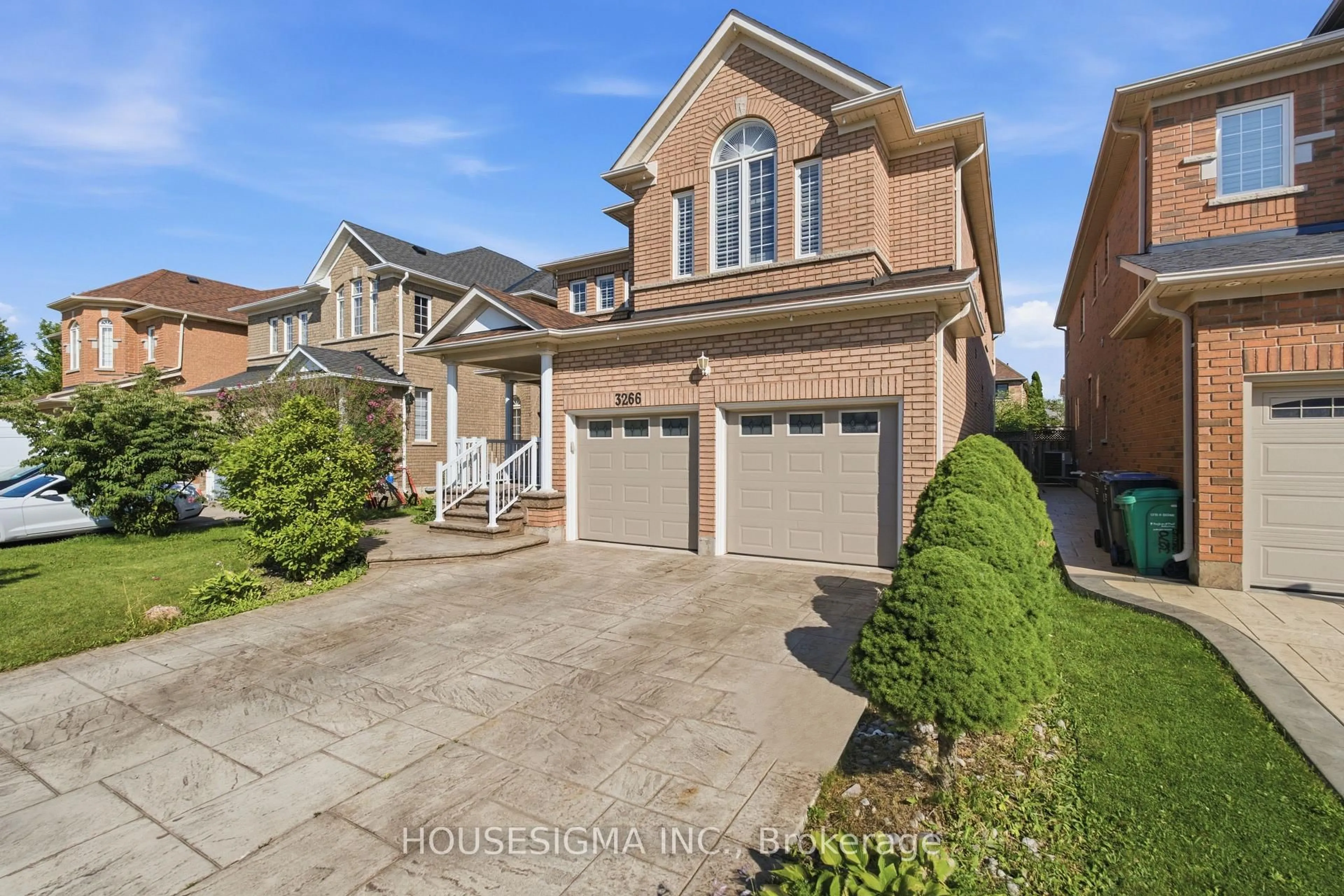 Home with brick exterior material, street for 3266 Weatherford Rd, Mississauga Ontario L5M 7X6