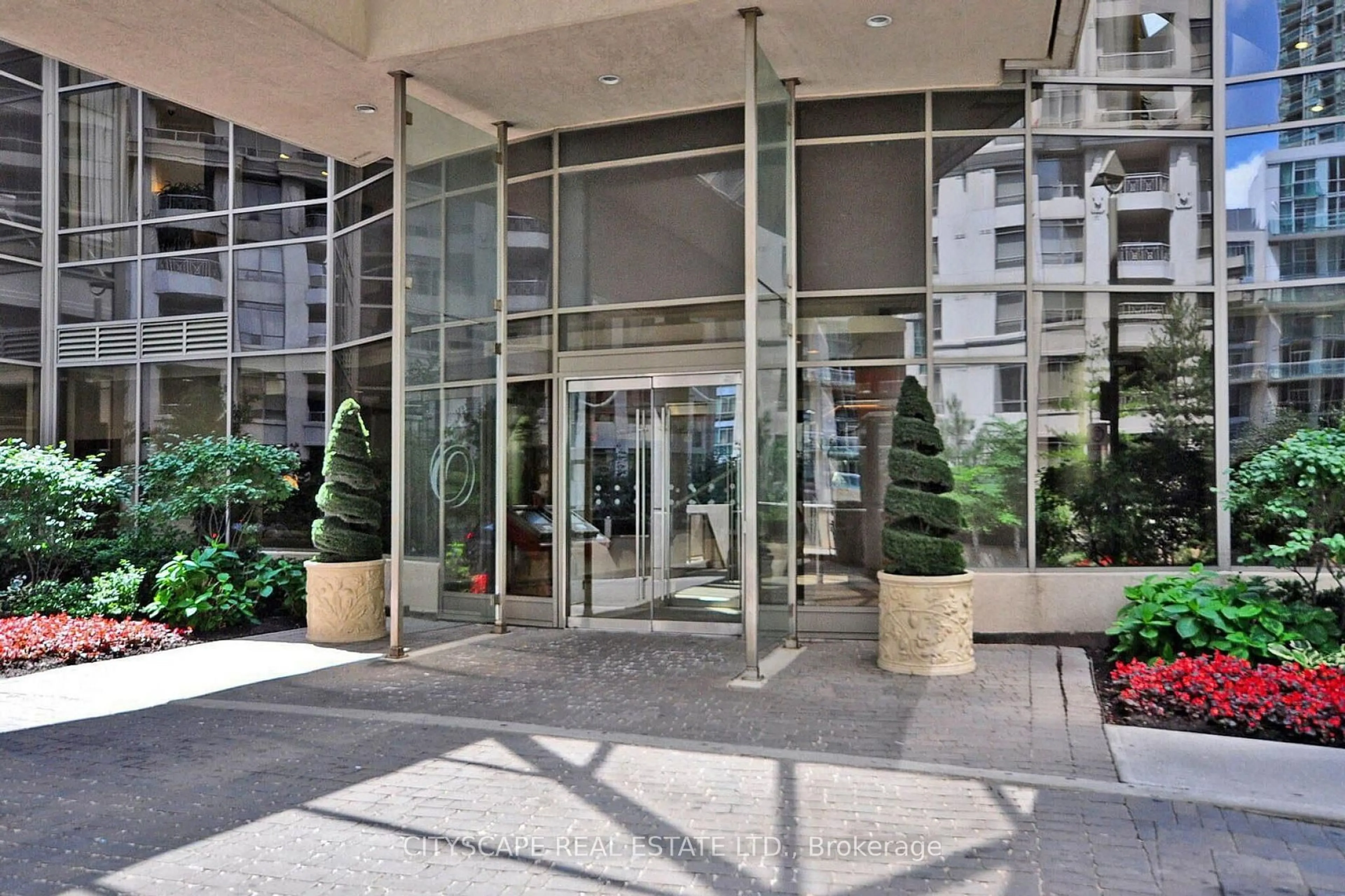 Indoor foyer for 3880 Duke of York Blvd #2110, Mississauga Ontario L5B 4M7