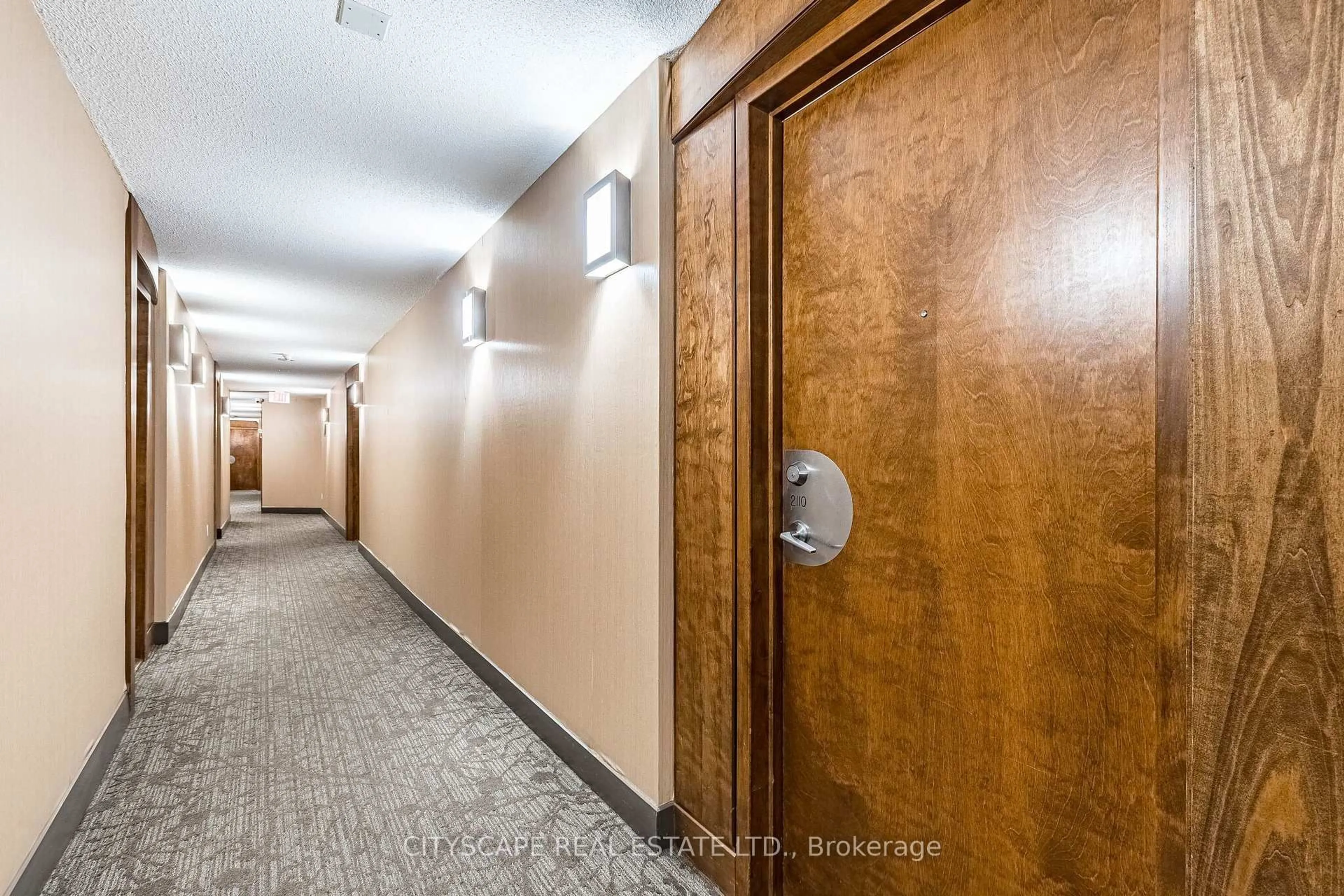 Indoor foyer for 3880 Duke of York Blvd #2110, Mississauga Ontario L5B 4M7