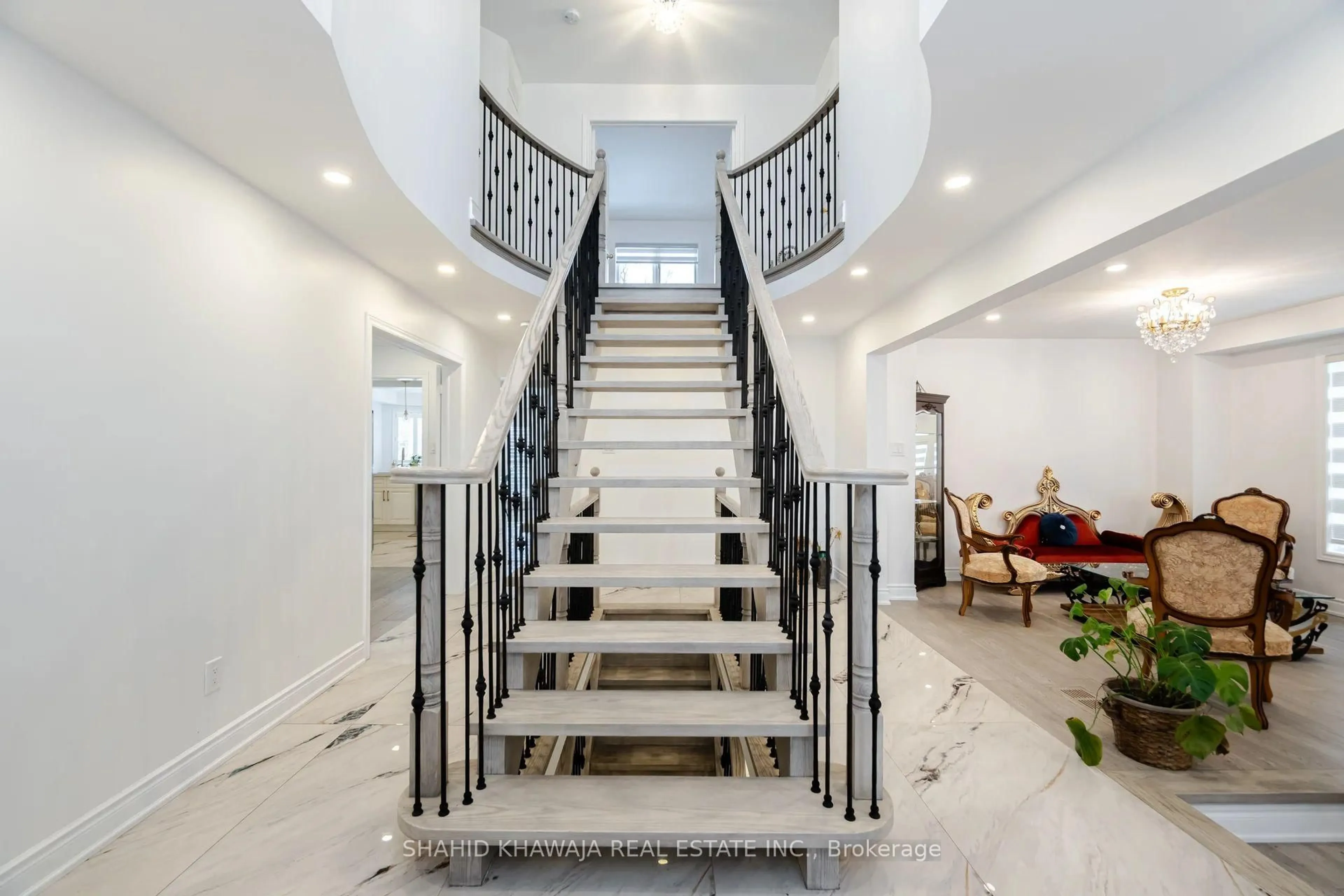 Stairs for 6150 Bankhead Crt, Mississauga Ontario L5V 1L9