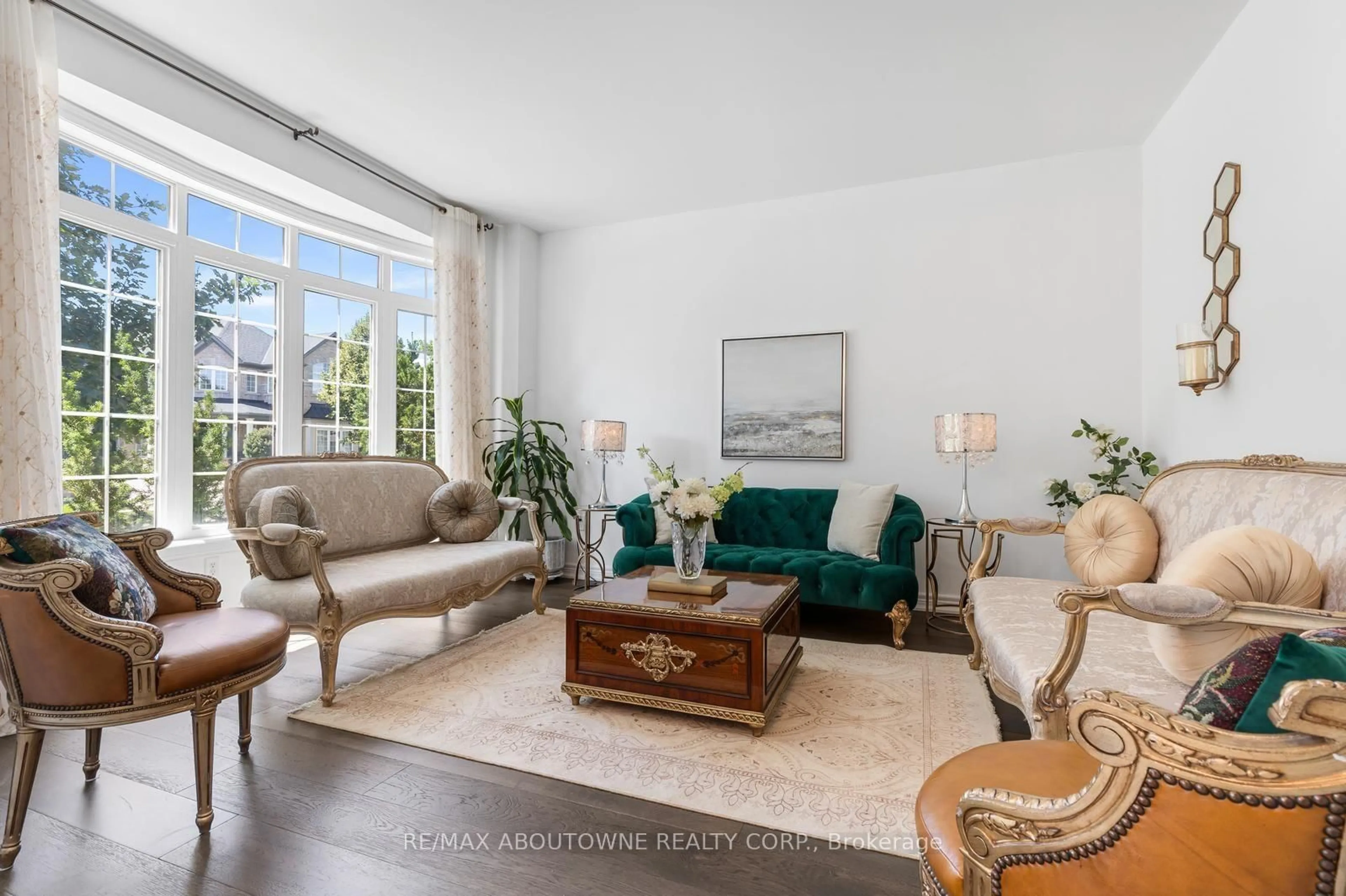 Living room with furniture, unknown for 3308 Liptay Ave, Oakville Ontario L6M 0N1