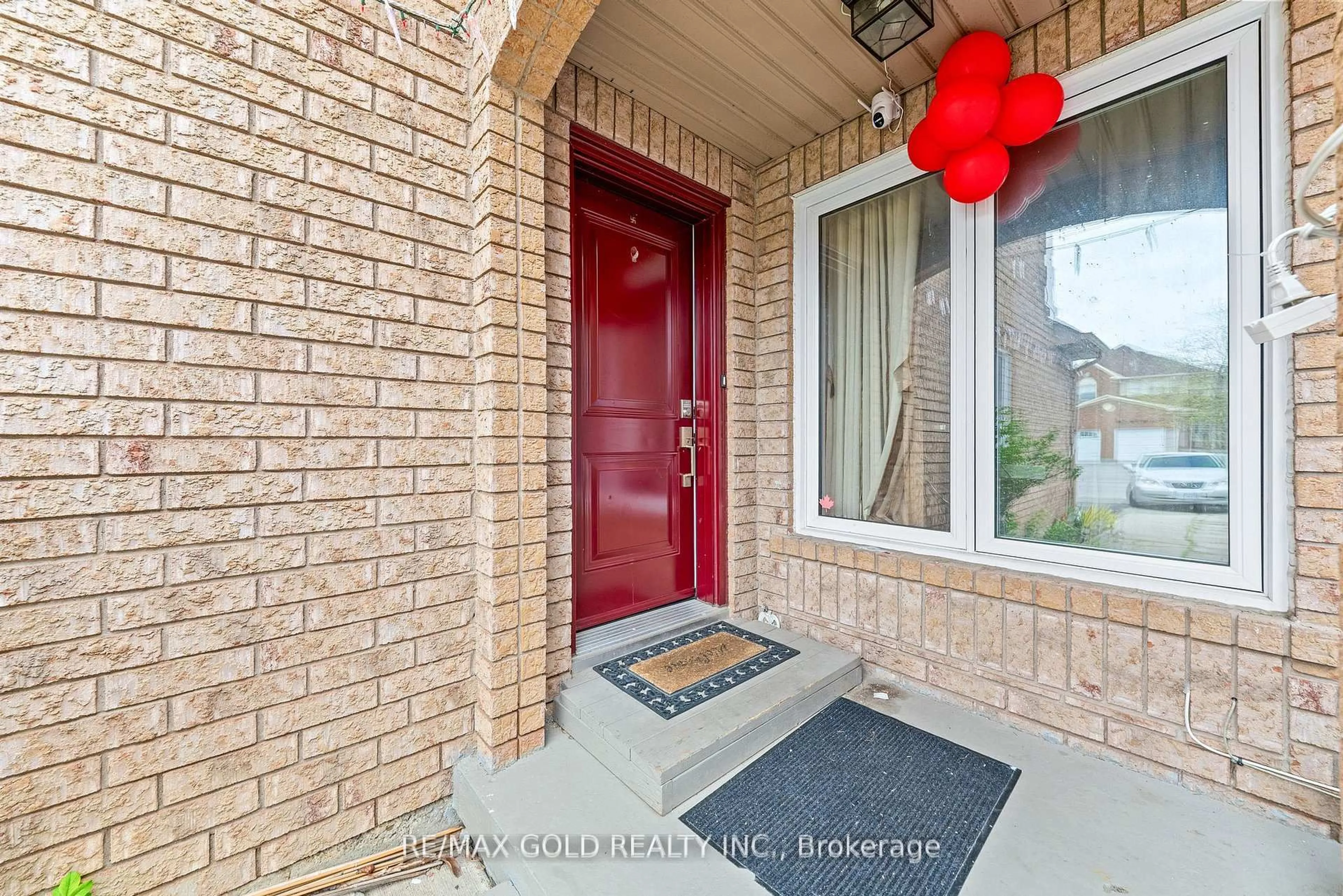 Indoor entryway for 92 Dandelion Rd, Brampton Ontario L6R 1Y1