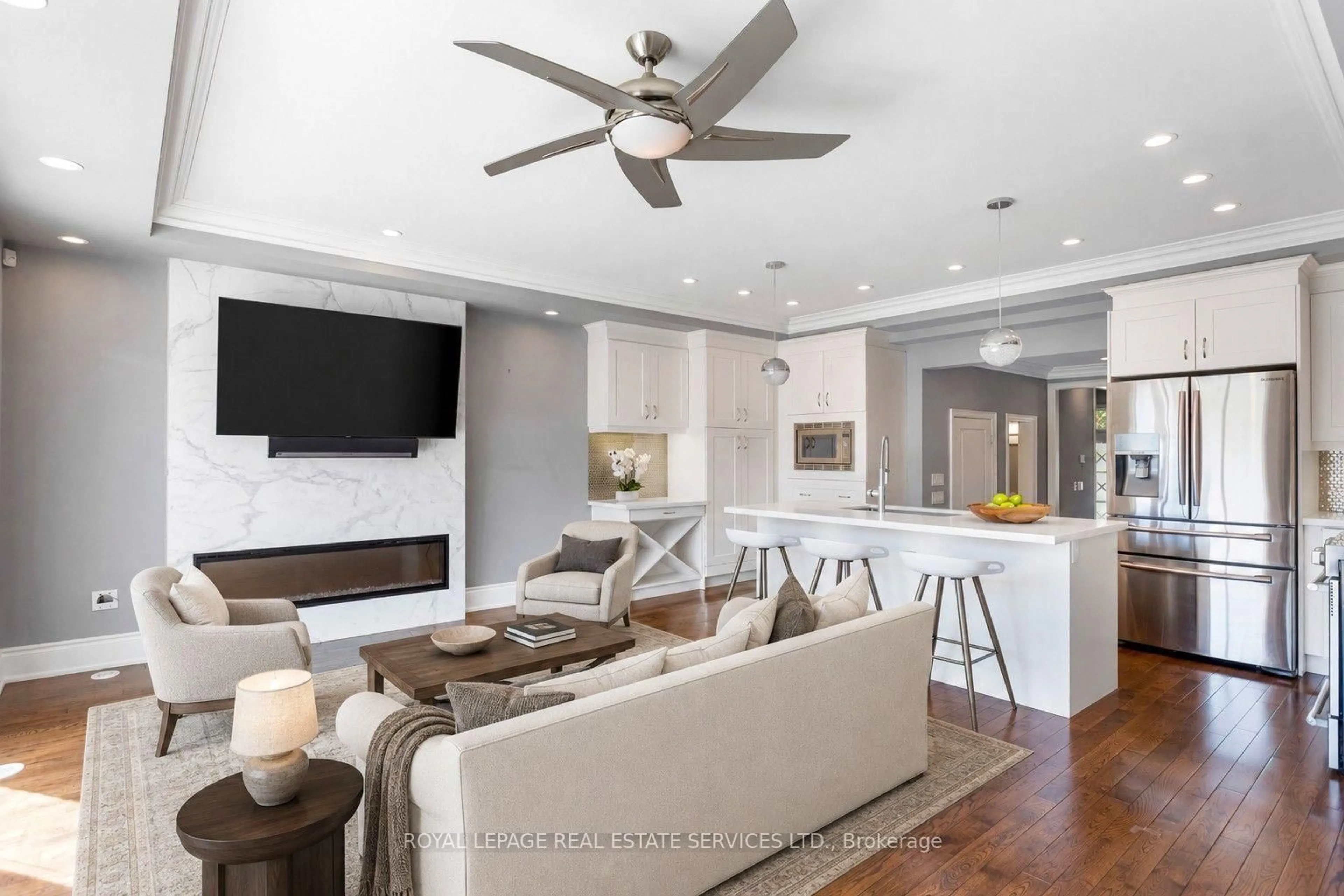 Open concept kitchen, unknown for 216 Rebecca St, Oakville Ontario L6K 1J9