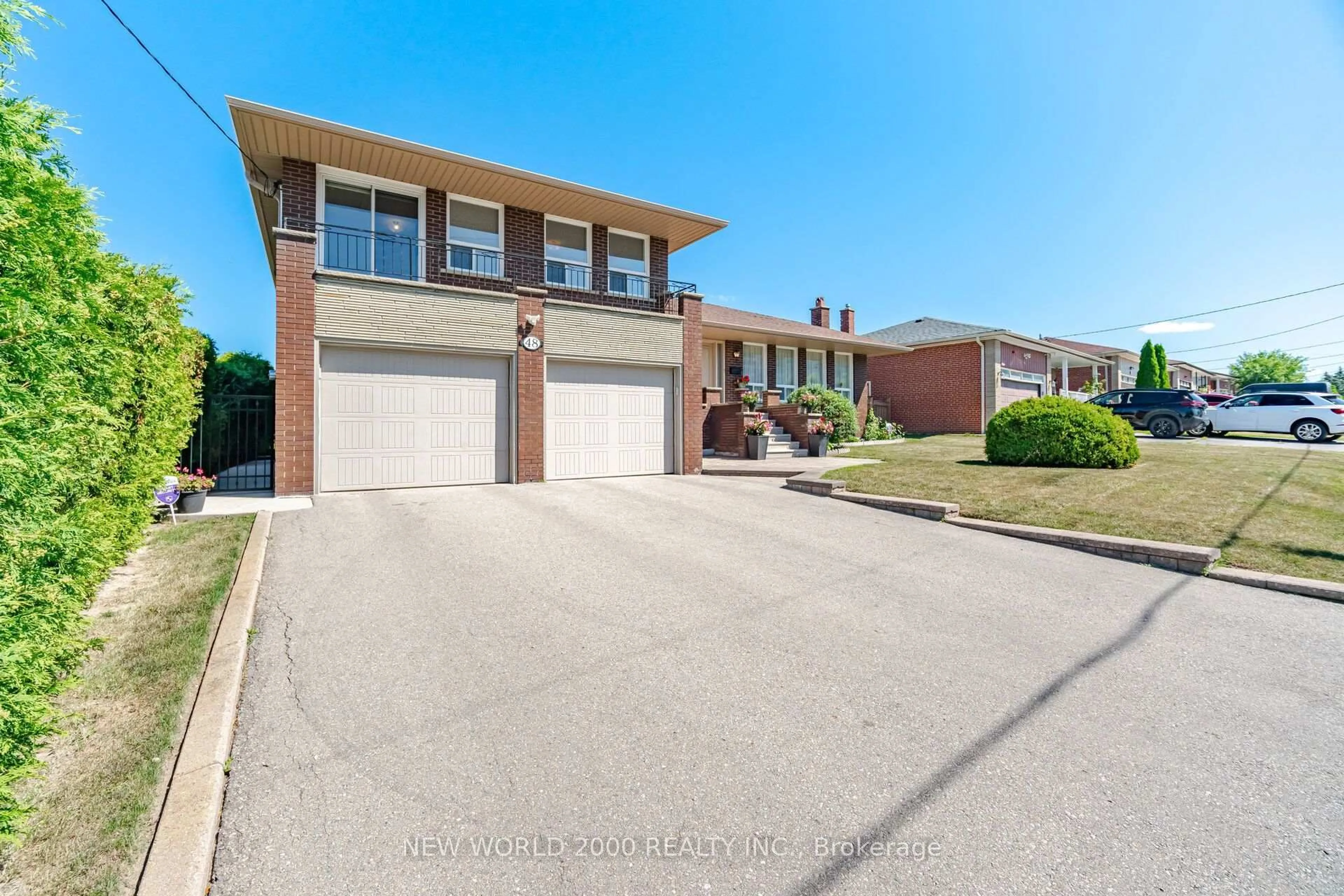 A pic from outside/outdoor area/front of a property/back of a property/a pic from drone, street for 48 Clair Rd, Toronto Ontario M3N 1A6