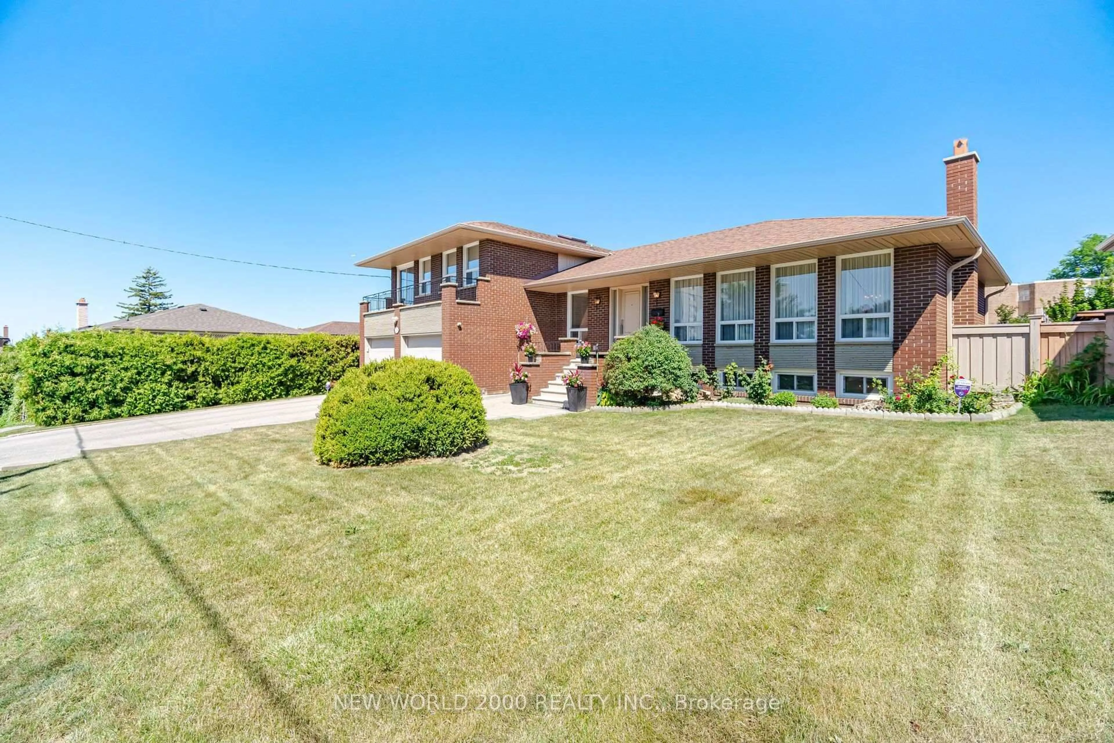 Home with brick exterior material, water/lake/river/ocean view for 48 Clair Rd, Toronto Ontario M3N 1A6