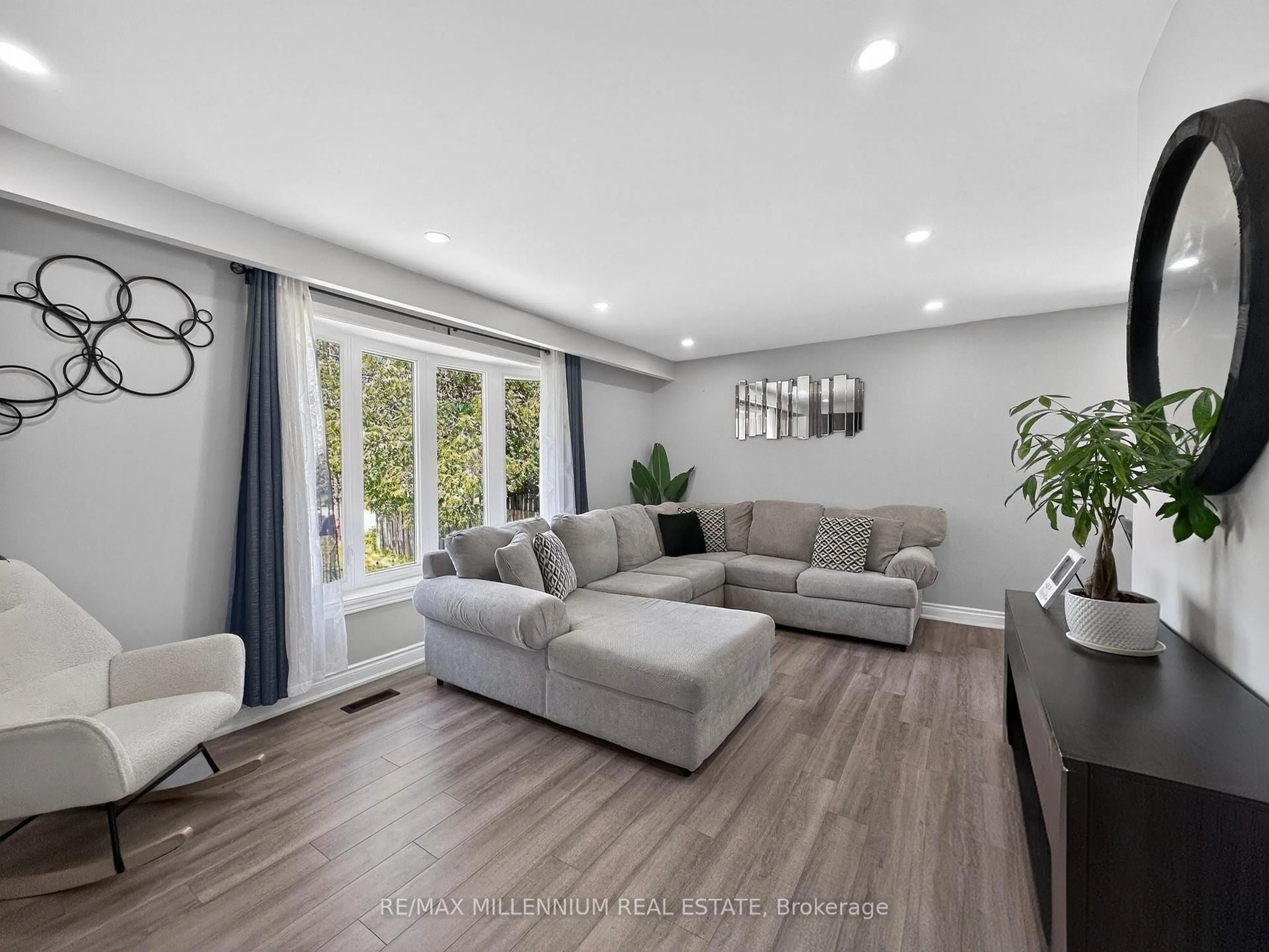 Living room with furniture, unknown for 19 Cardwell St, Orangeville Ontario L9W 2V7