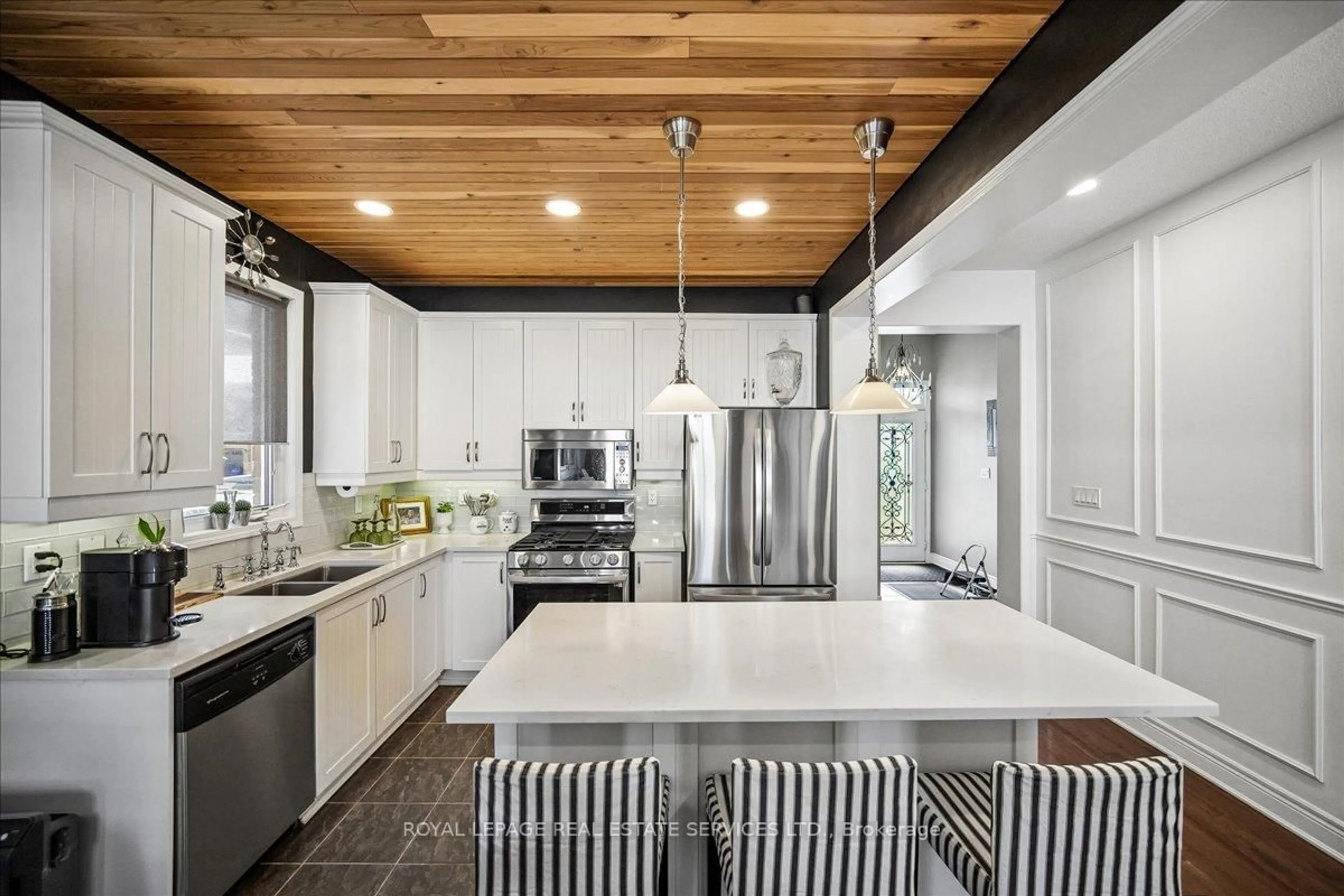 Contemporary kitchen, unknown for 693 Savoline Blvd, Milton Ontario L9T 0N2