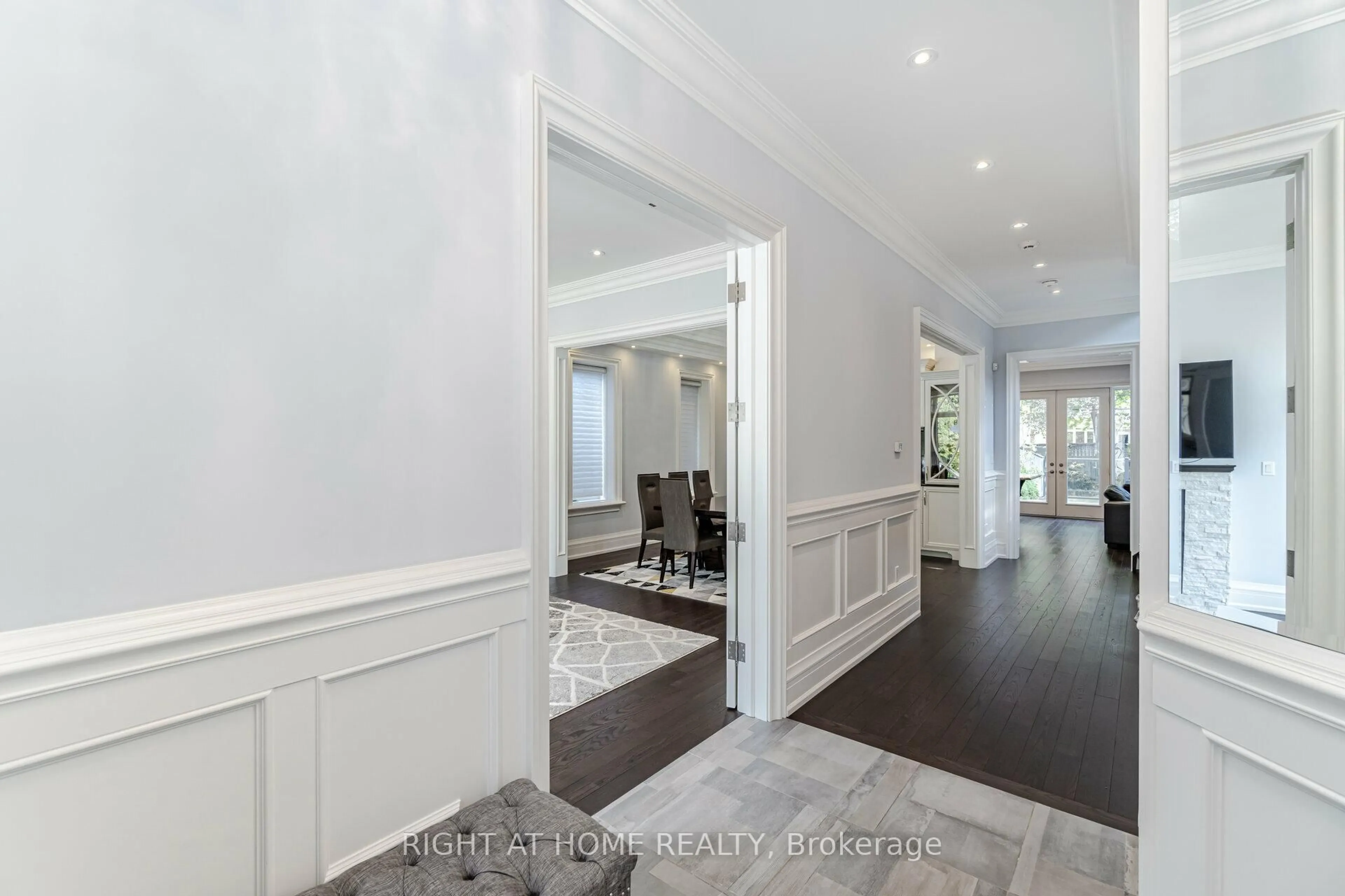 Indoor entryway for 35 Burnelm Dr, Toronto Ontario M9B 4N2