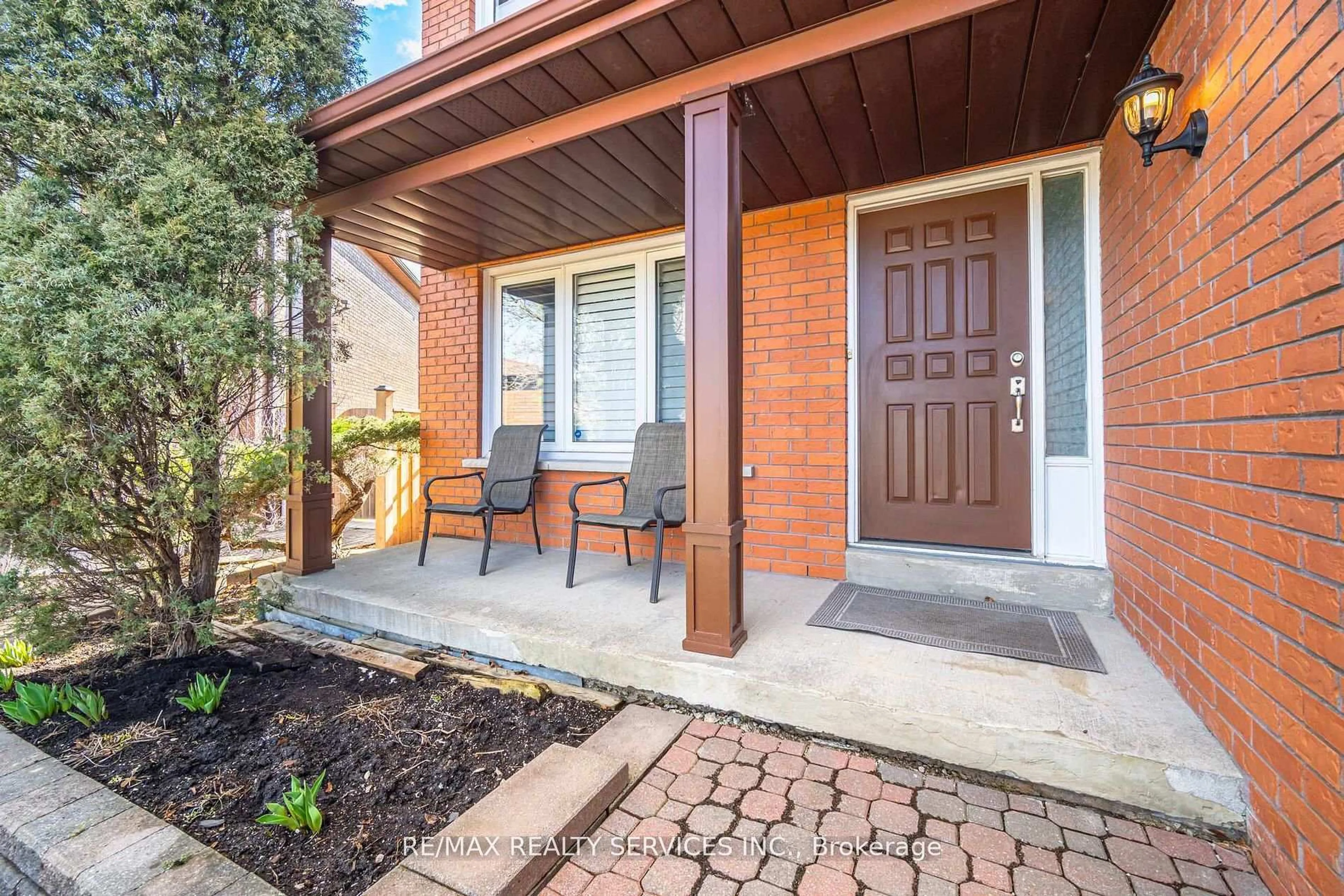 Unknown for 23 Newbury Cres, Brampton Ontario L6S 5M3