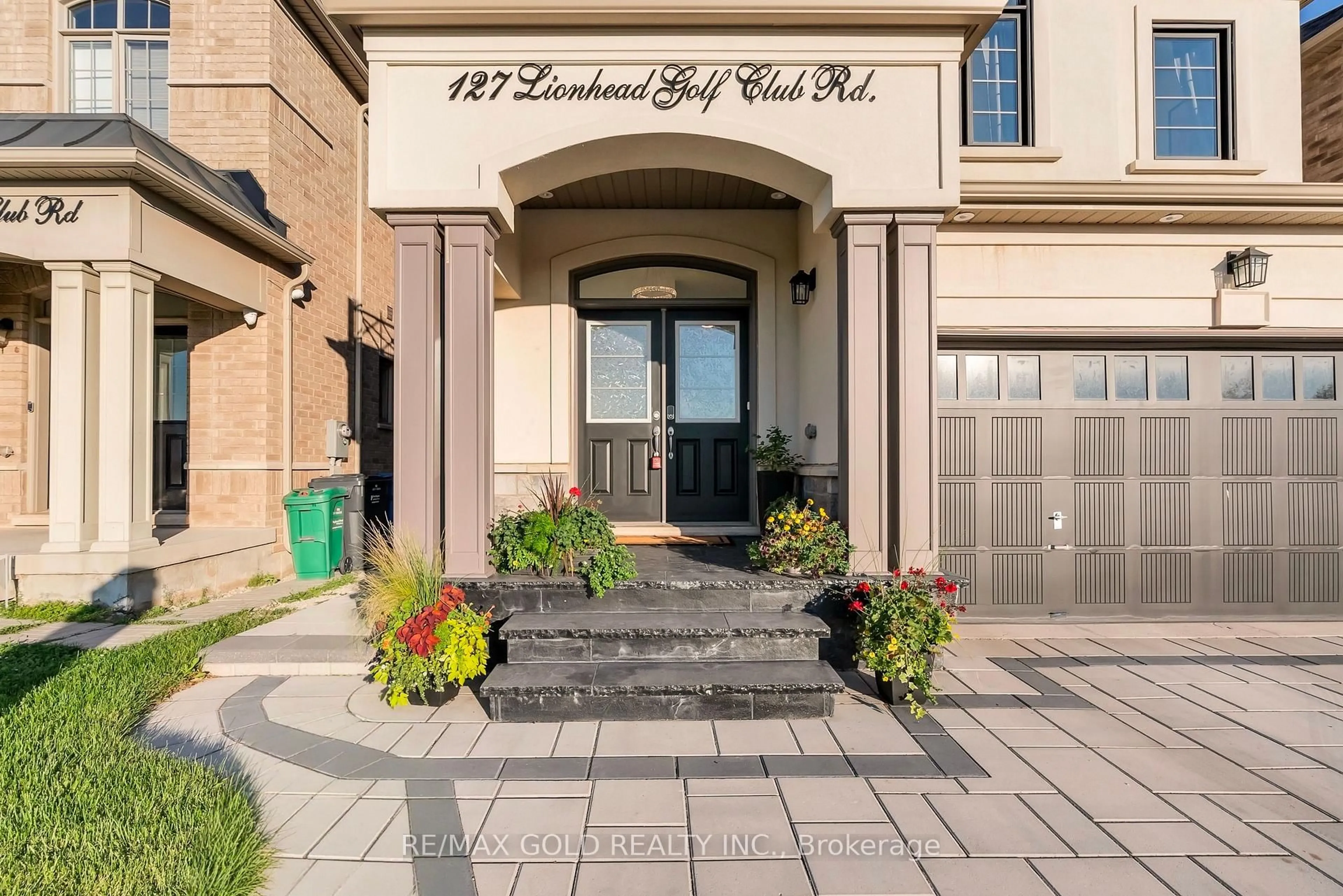 Indoor entryway for 127 Lionhead Golf Club Rd, Brampton Ontario L6Y 6C2