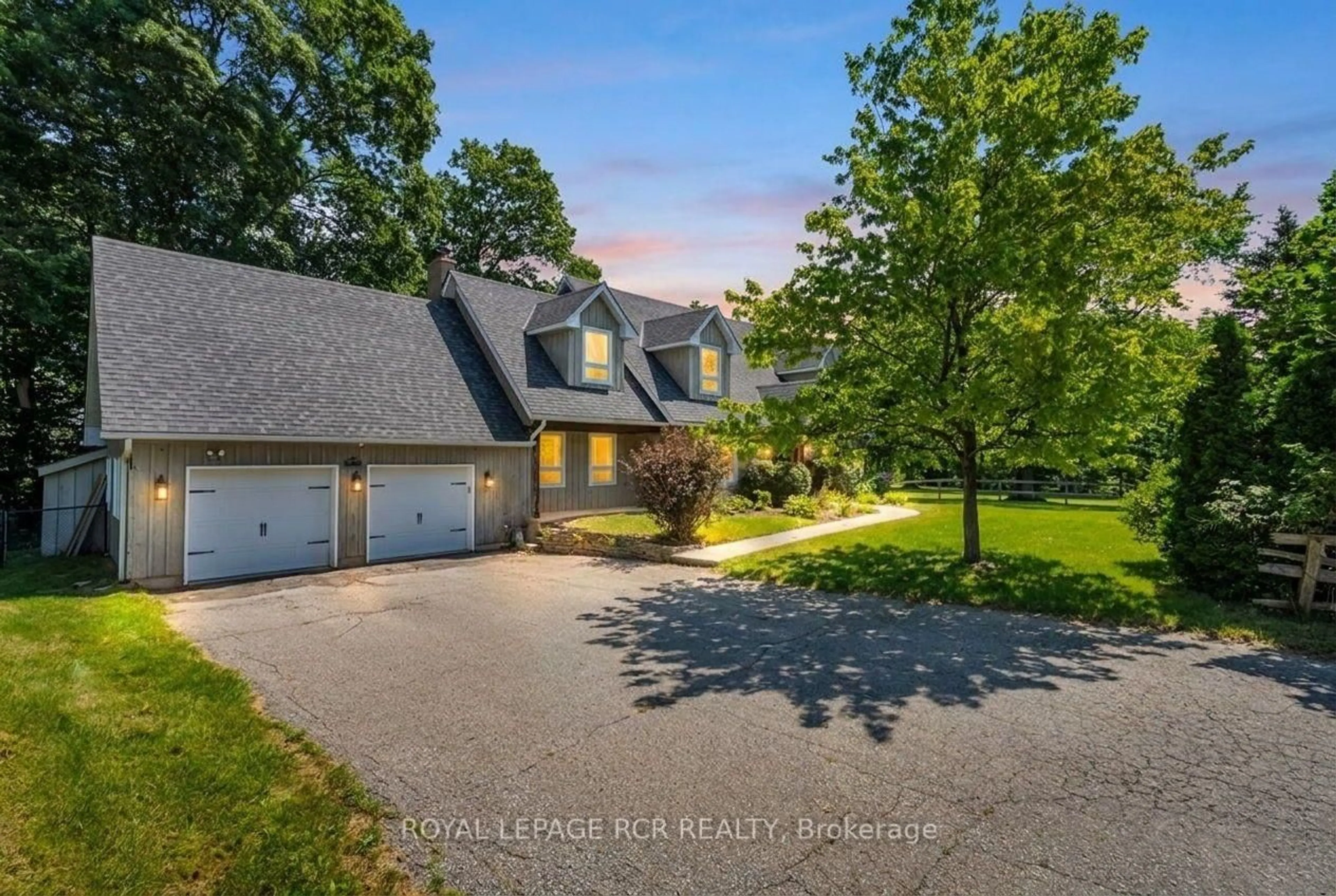 A pic from outside/outdoor area/front of a property/back of a property/a pic from drone, water/lake/river/ocean view for 163 Confederation St, Halton Hills Ontario L7G 4S8