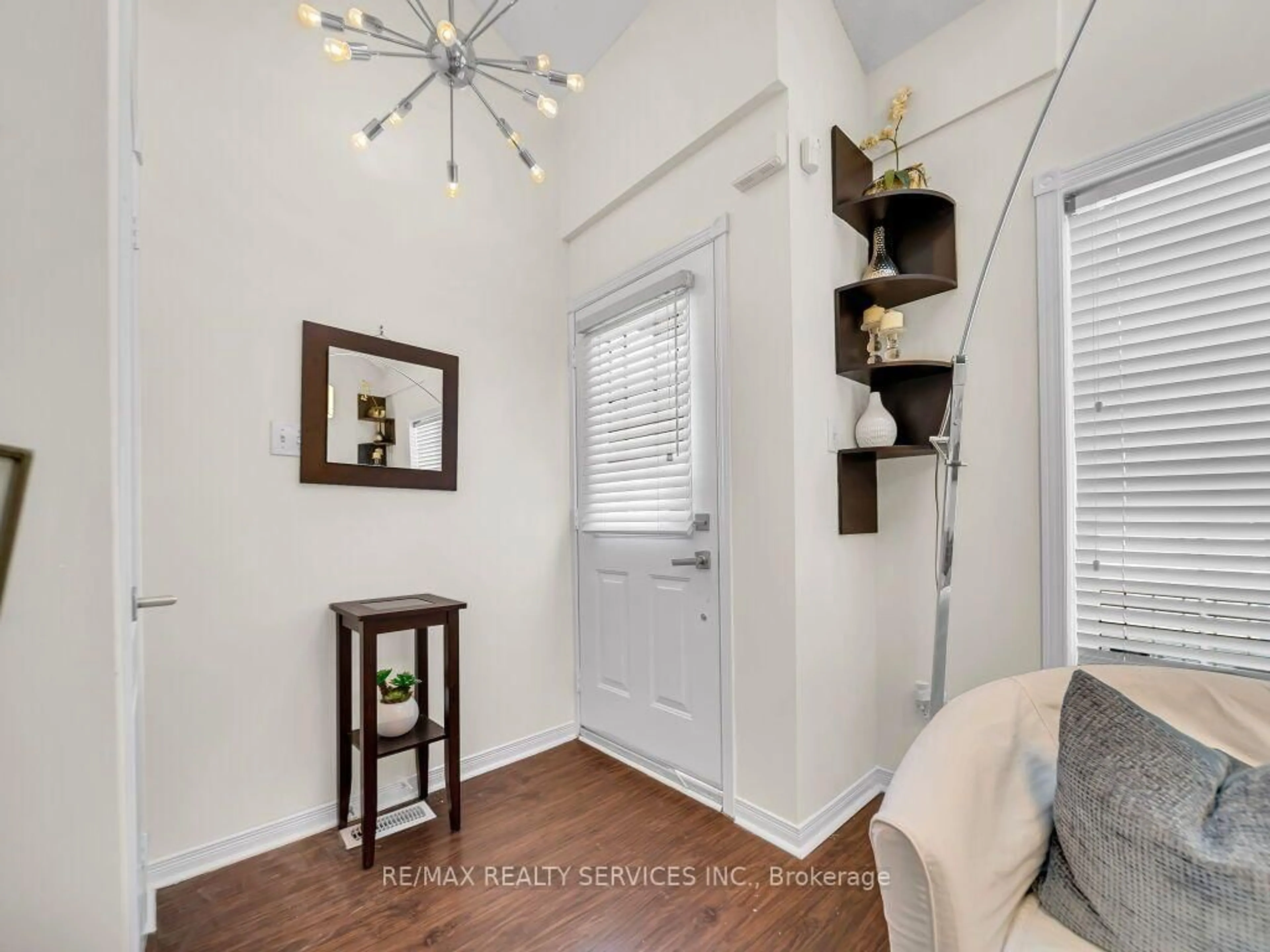 Indoor entryway for 35 Peachleaf Cres, Brampton Ontario L7A 2B4