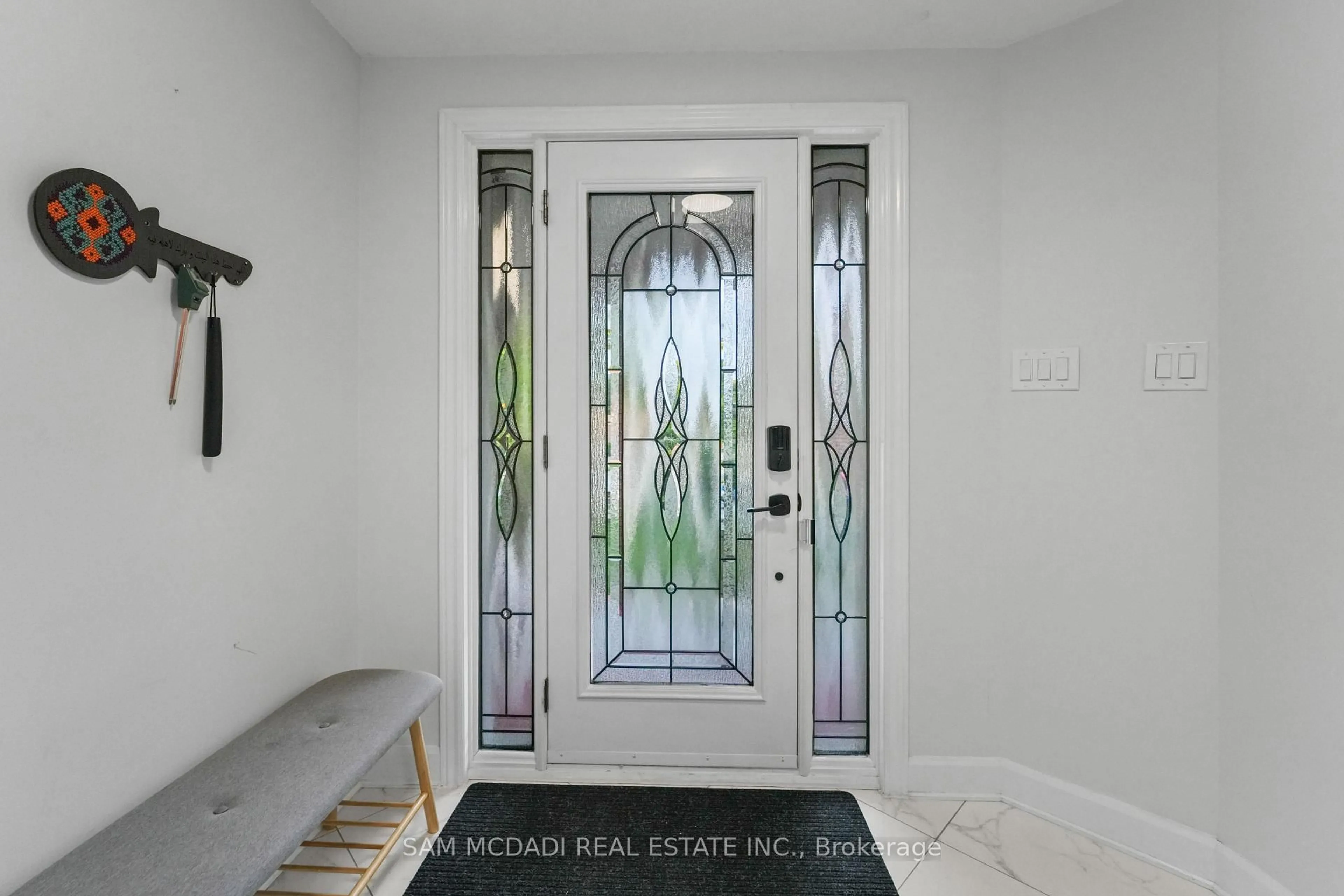 Indoor entryway for 4778 Crystal Rose Dr, Mississauga Ontario L5V 1G9