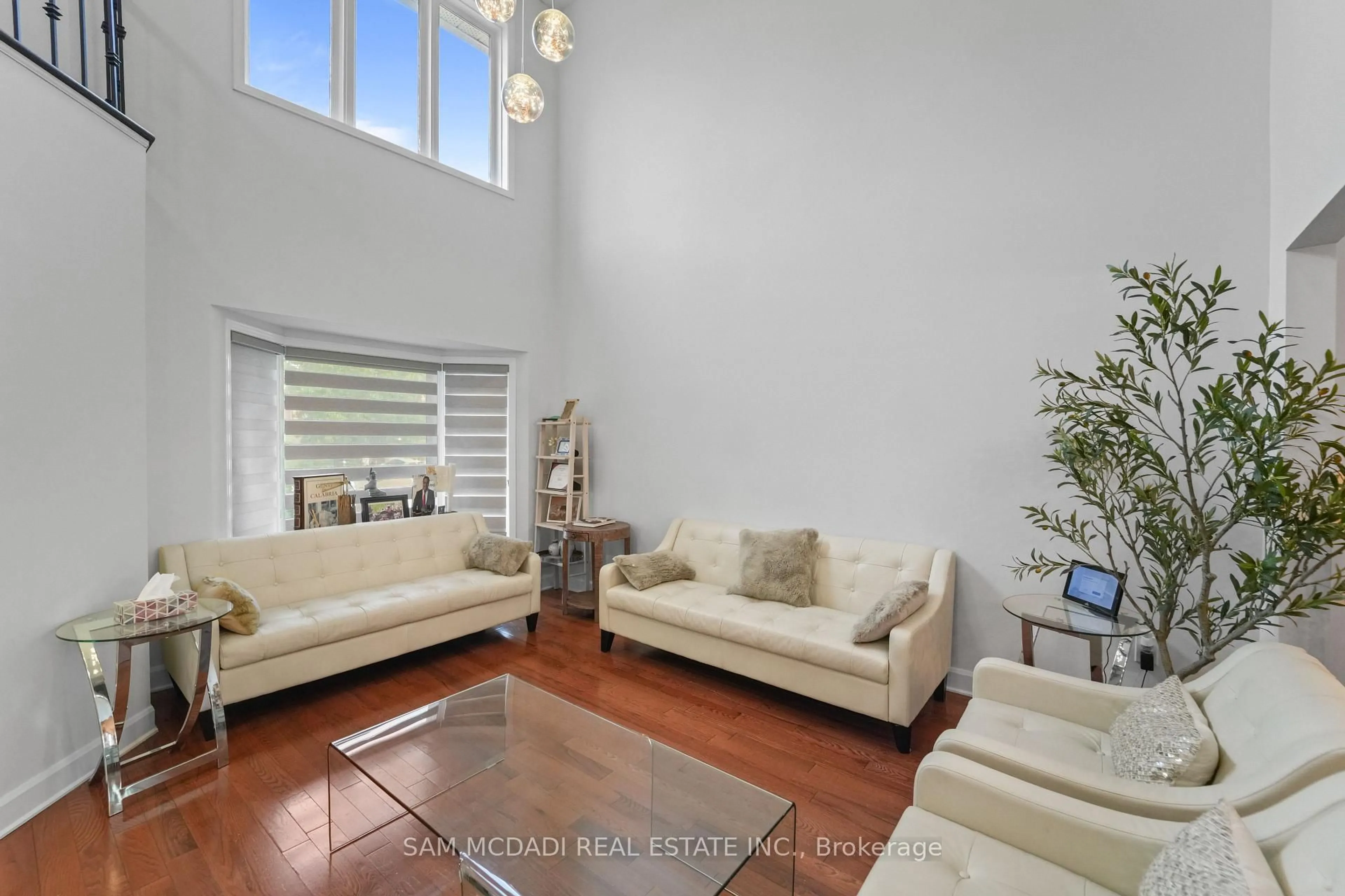 Living room with furniture, unknown for 4778 Crystal Rose Dr, Mississauga Ontario L5V 1G9