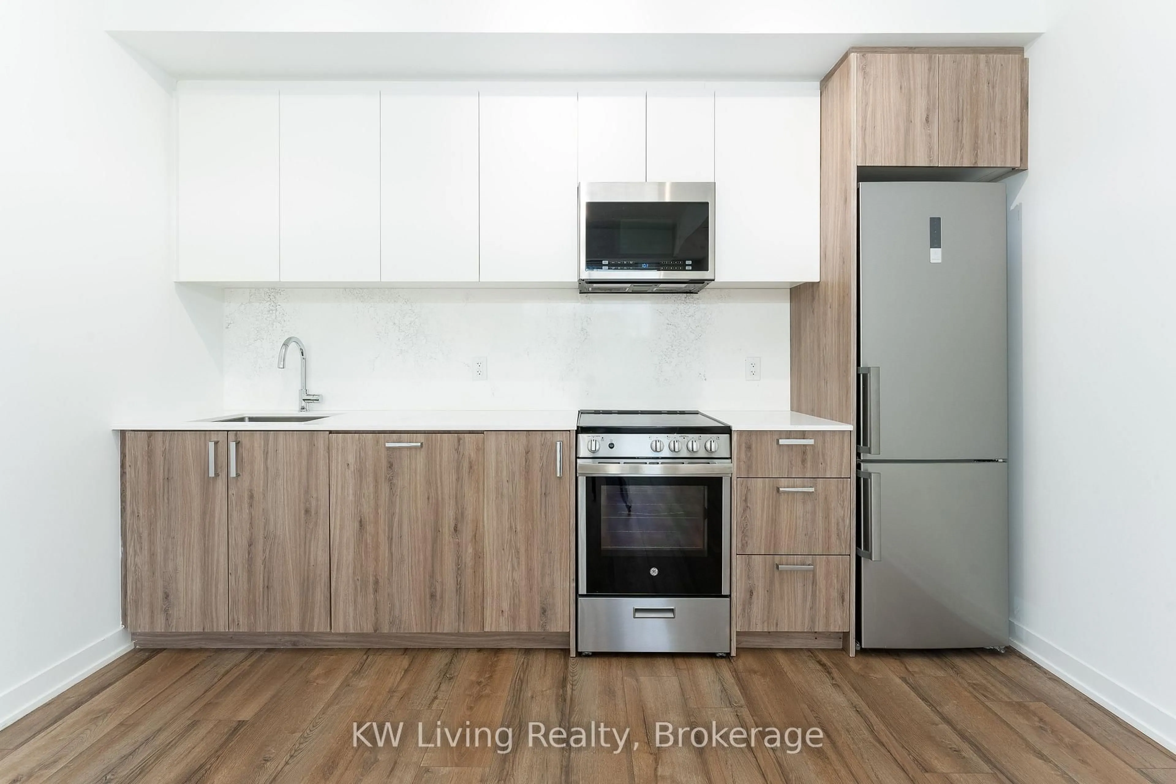 Standard kitchen, wood/laminate floor for 121 Ford St #109, Toronto Ontario M6N 3A2