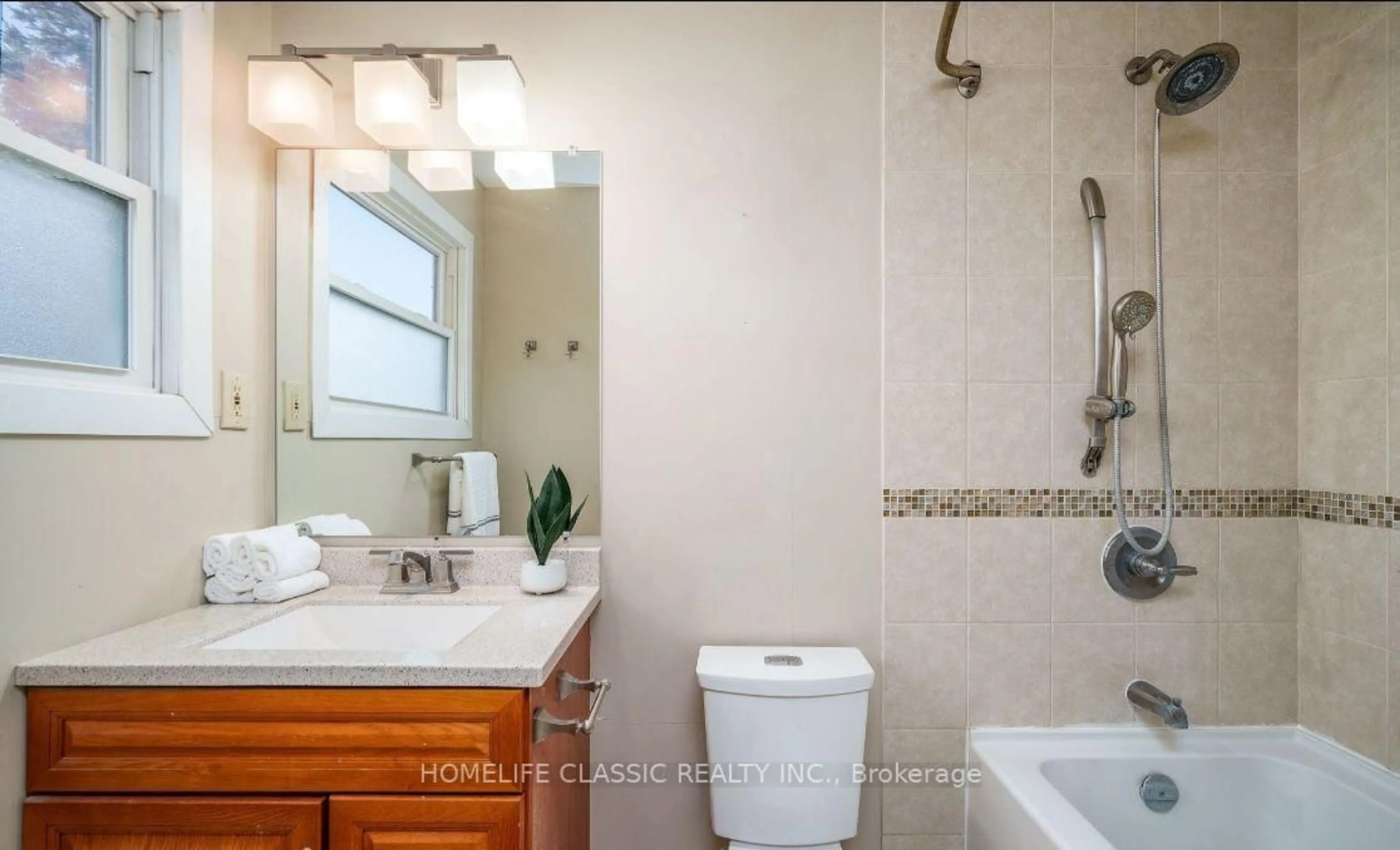 Standard bathroom, ceramic/tile floor for 583 Elliott Cres, Milton Ontario L9T 3G5