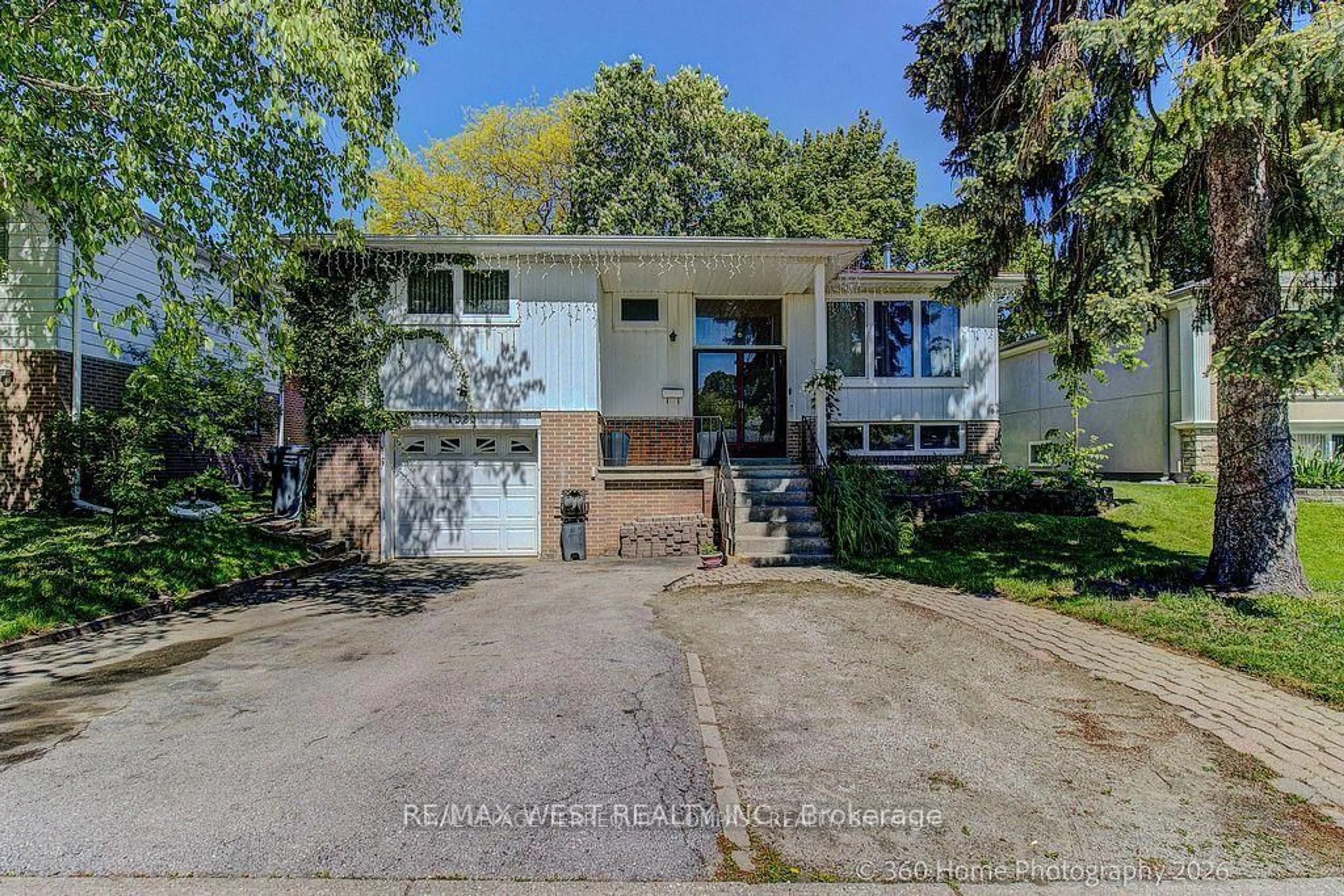Unknown for 1583 Otterby Rd, Mississauga Ontario L4X 1W8
