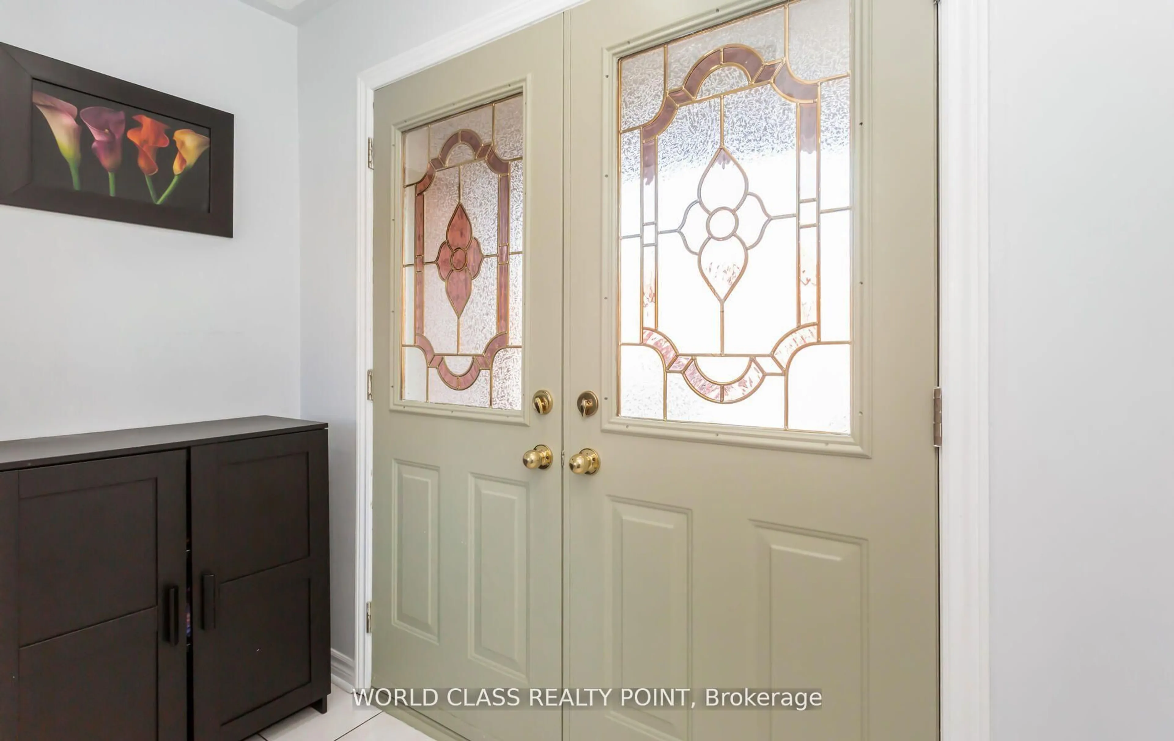 Indoor entryway for 17 Manett Cres, Brampton Ontario L6X 4X4