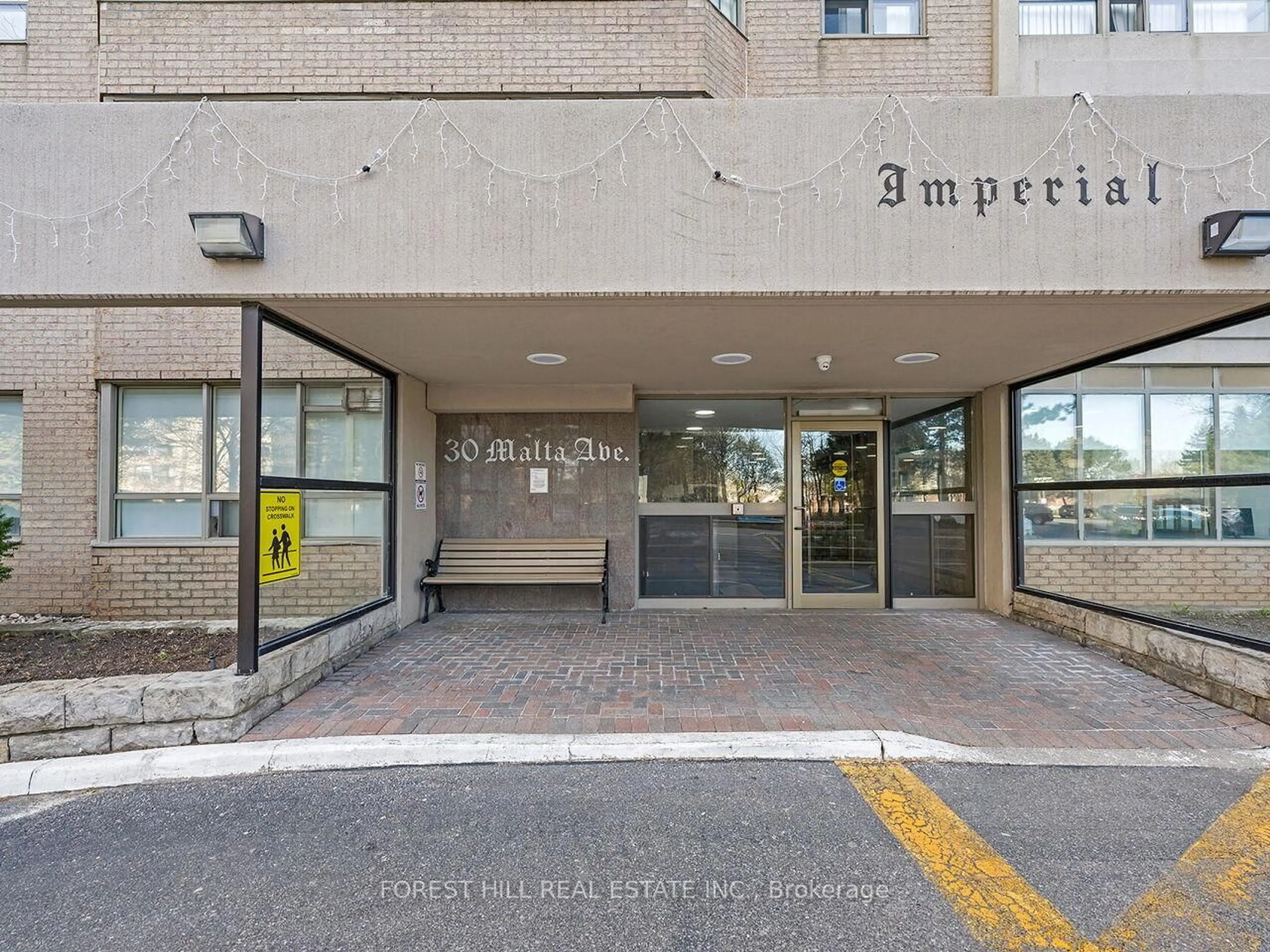 Indoor foyer for 30 Malta Ave #2004, Brampton Ontario L6Y 4W6