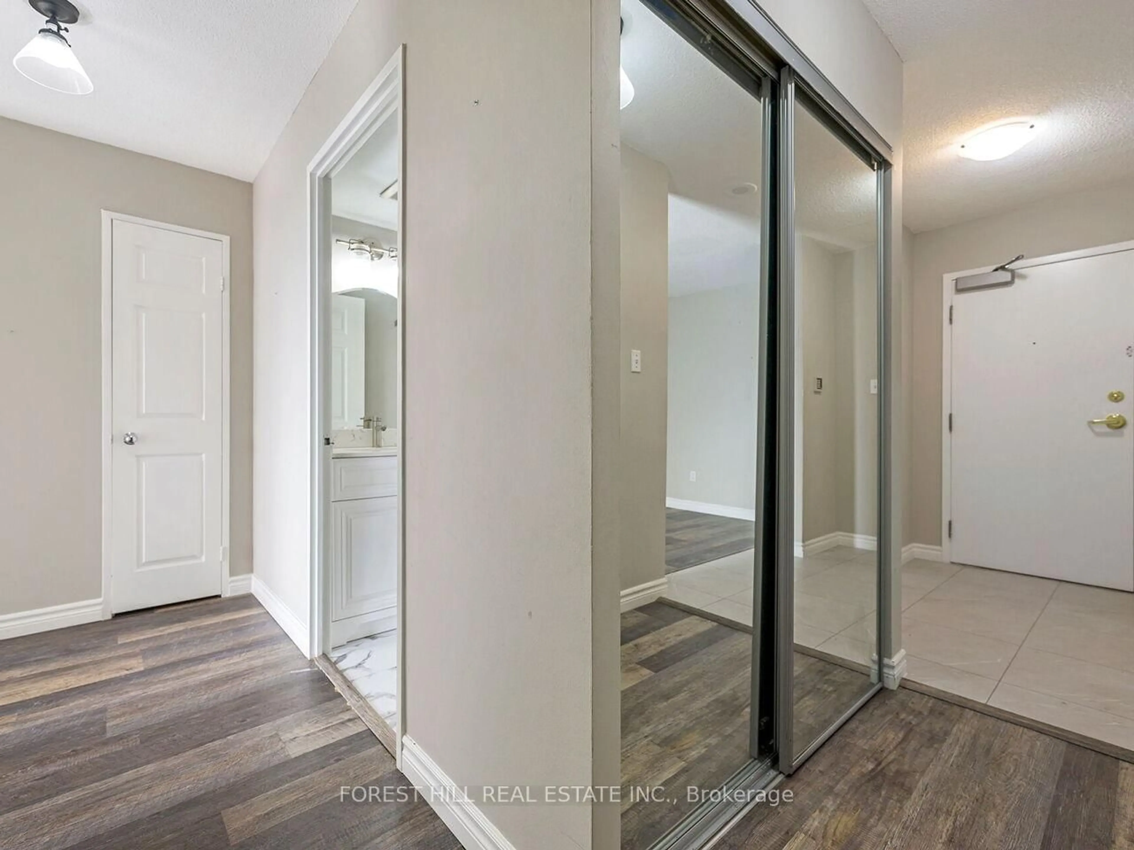 Indoor entryway for 30 Malta Ave #2004, Brampton Ontario L6Y 4W6
