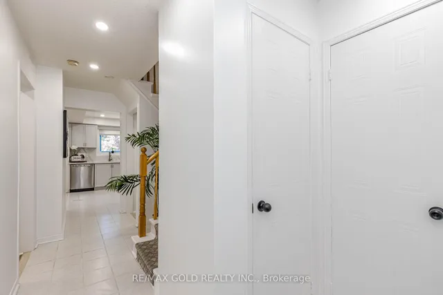 52 Wickstead Crt, Brampton 5